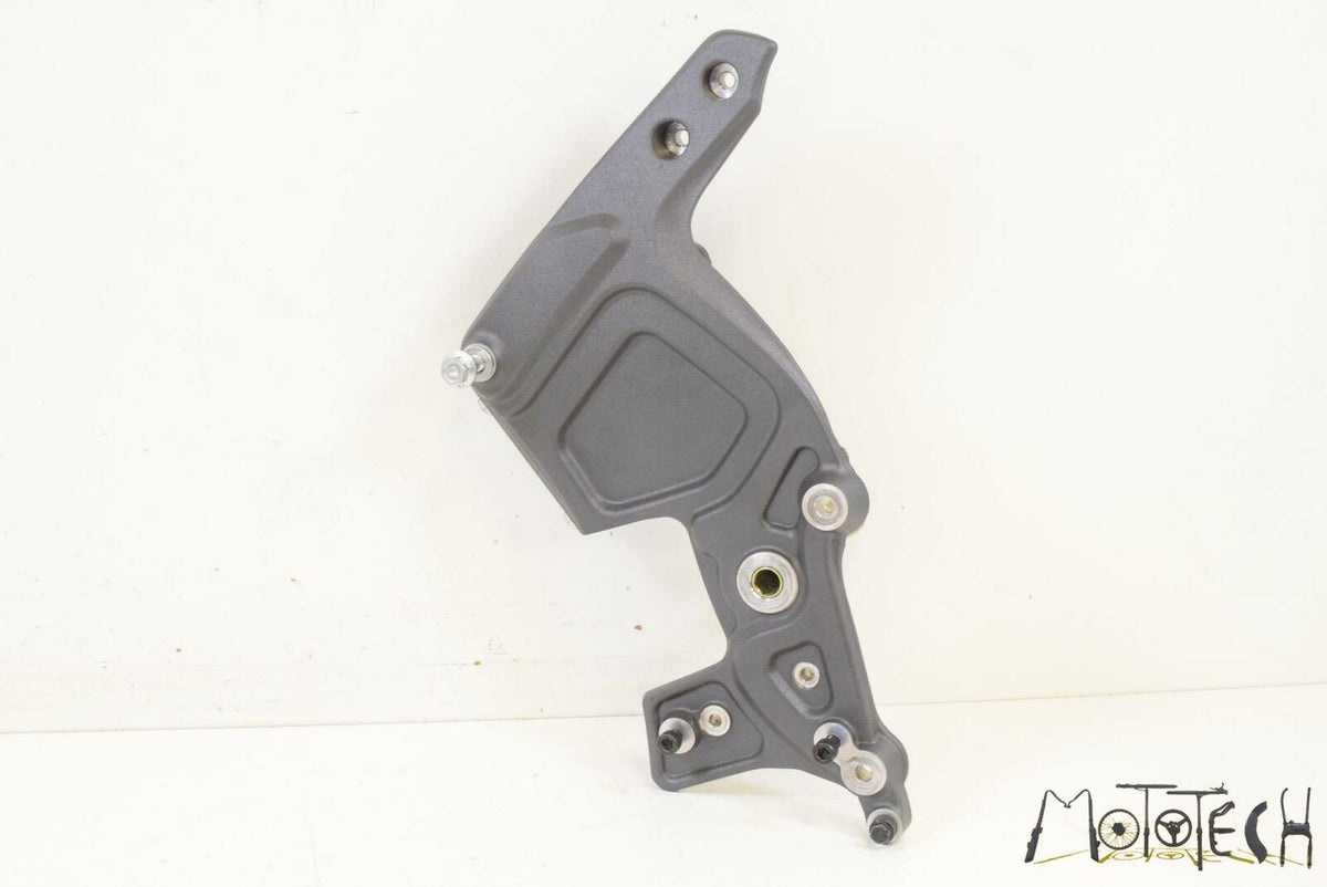 2019 Indian Scout Right Center Frame Plate Bracket 5139625-650 {{ shop.shopifyCountryName }} - Mototech271