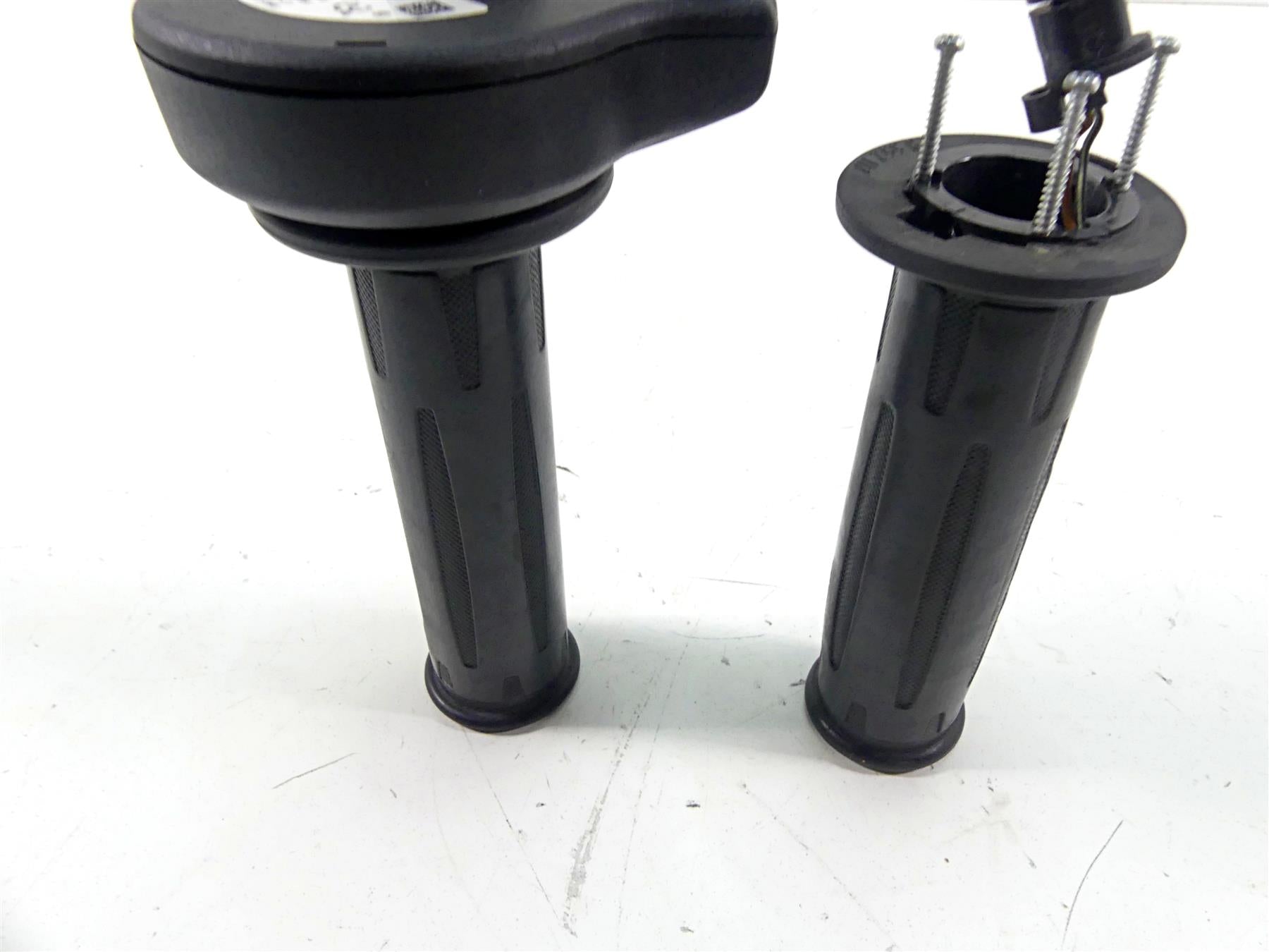 2016 BMW R1200GS Adv K51 Heated Hand Grip Set -Cruise 61318552120 61318549455 {{ shop.shopifyCountryName }} - Mototech271