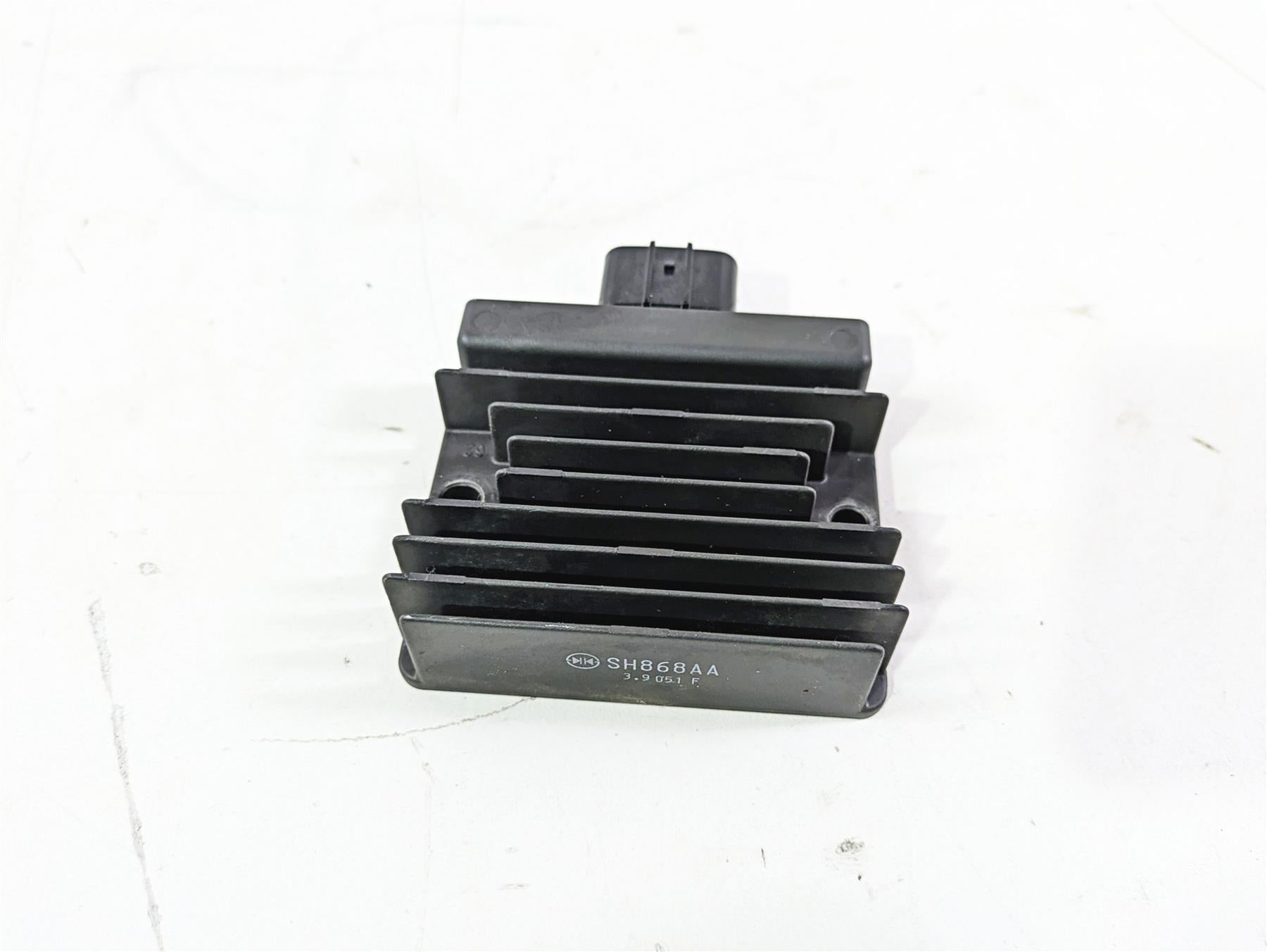 2024 Kawasaki ZX6R ZX636 Ninja Rectifier Voltage Regulator SH868AA 21066-0756 {{ shop.shopifyCountryName }} - Mototech271