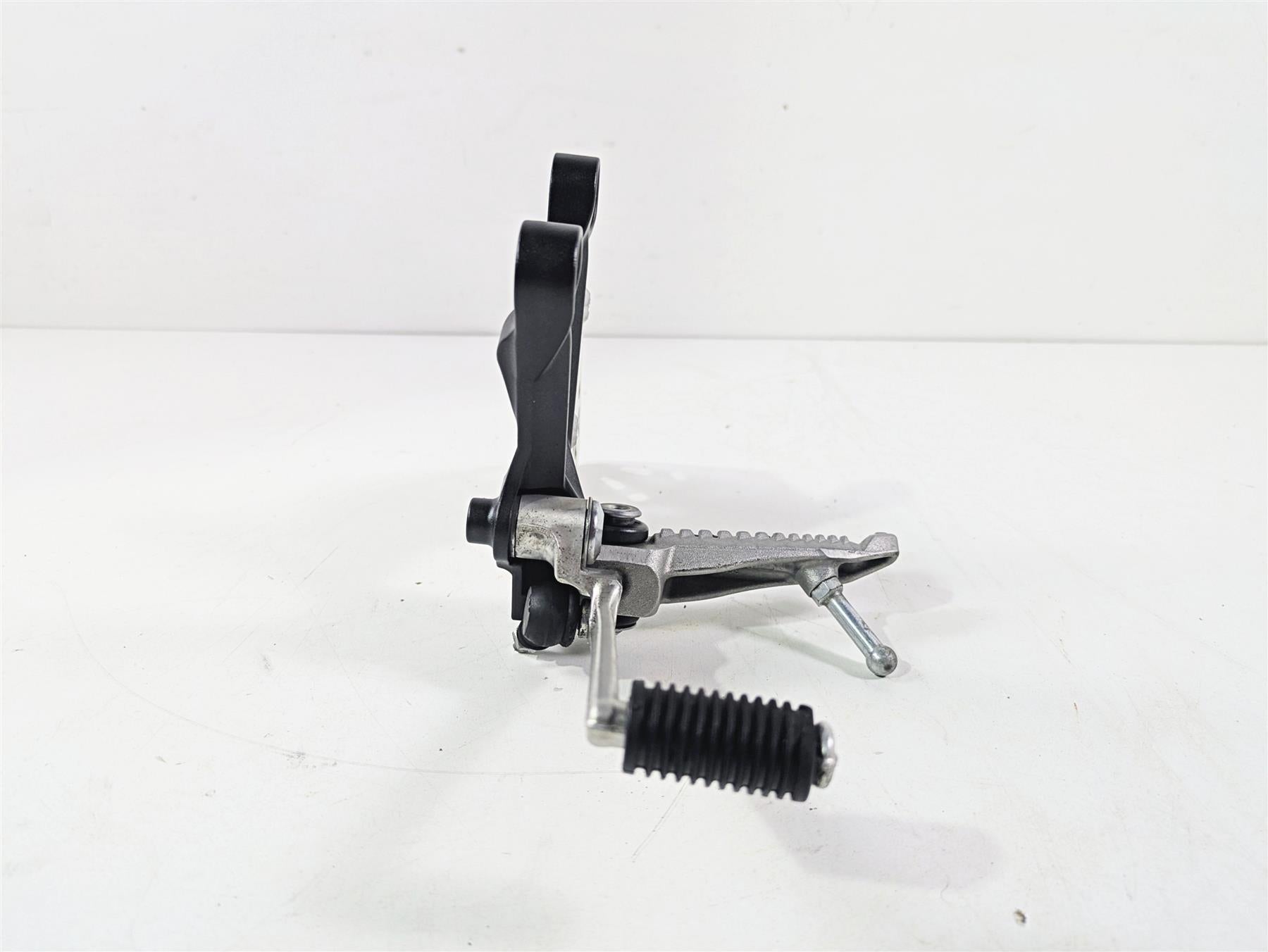 2024 Kawasaki ZX6R ZX636 Ninja Left Footpeg Foot Peg Shifter Set 35063-0160-18R {{ shop.shopifyCountryName }} - Mototech271