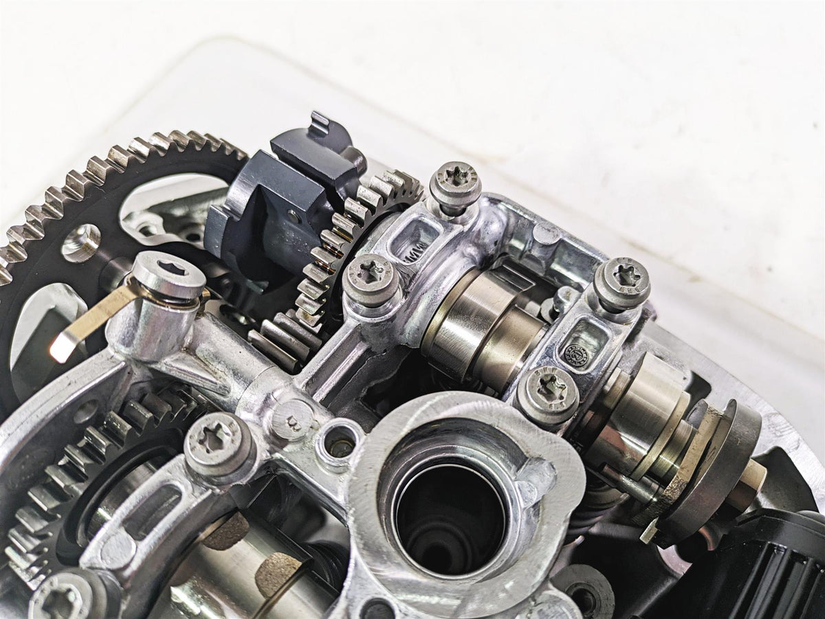 2022 BMW R1250 RT K052 Left Cylinder Head Cylinderhead 11128504123 {{ shop.shopifyCountryName }} - Mototech271
