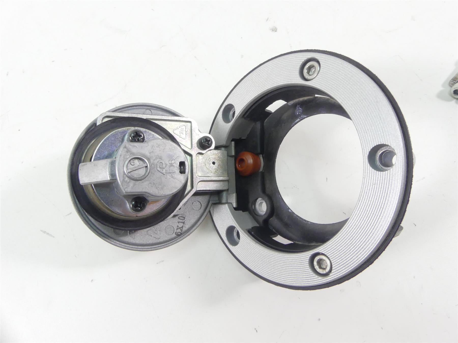 2017 Yamaha XT1200Z Super Tenere Ignition Switch Key Lock Set 2BS-82501-10-00 {{ shop.shopifyCountryName }} - Mototech271