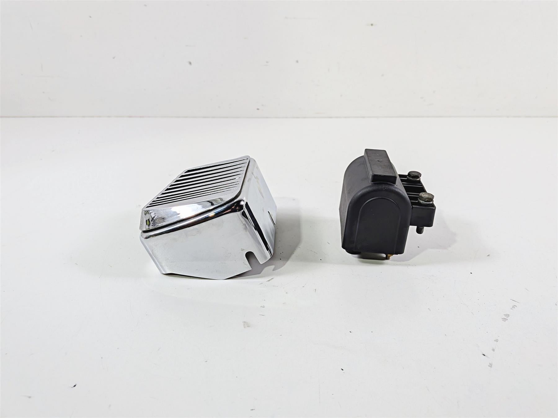 1996 Harley FLSTC Softail Heritage Ignition Coil & Chrome Cover 31614-83A {{ shop.shopifyCountryName }} - Mototech271