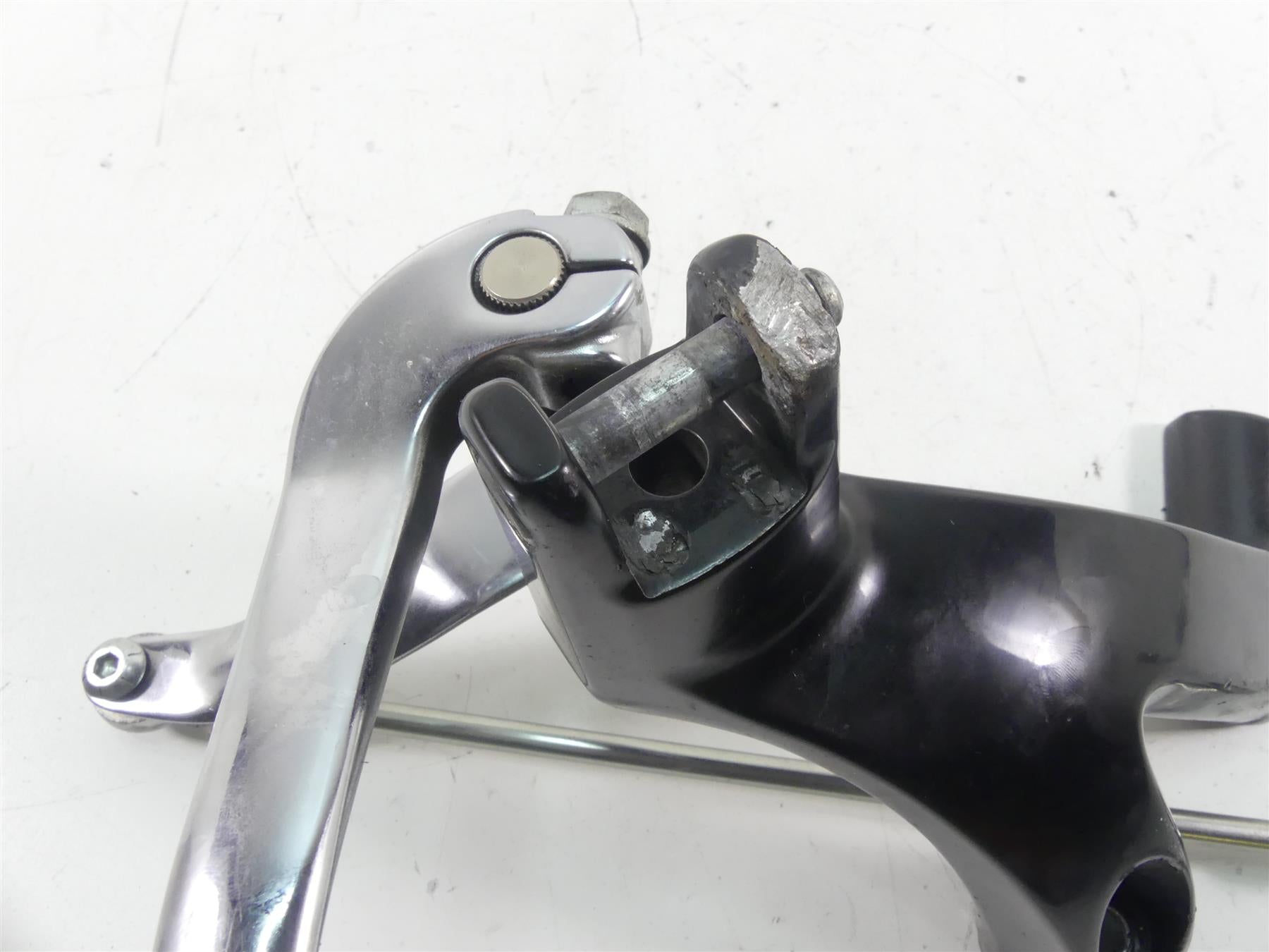 2021 Harley Softail FLSB Sport Glide Left Foot Peg Mount & Shifter Set 33600134 {{ shop.shopifyCountryName }} - Mototech271