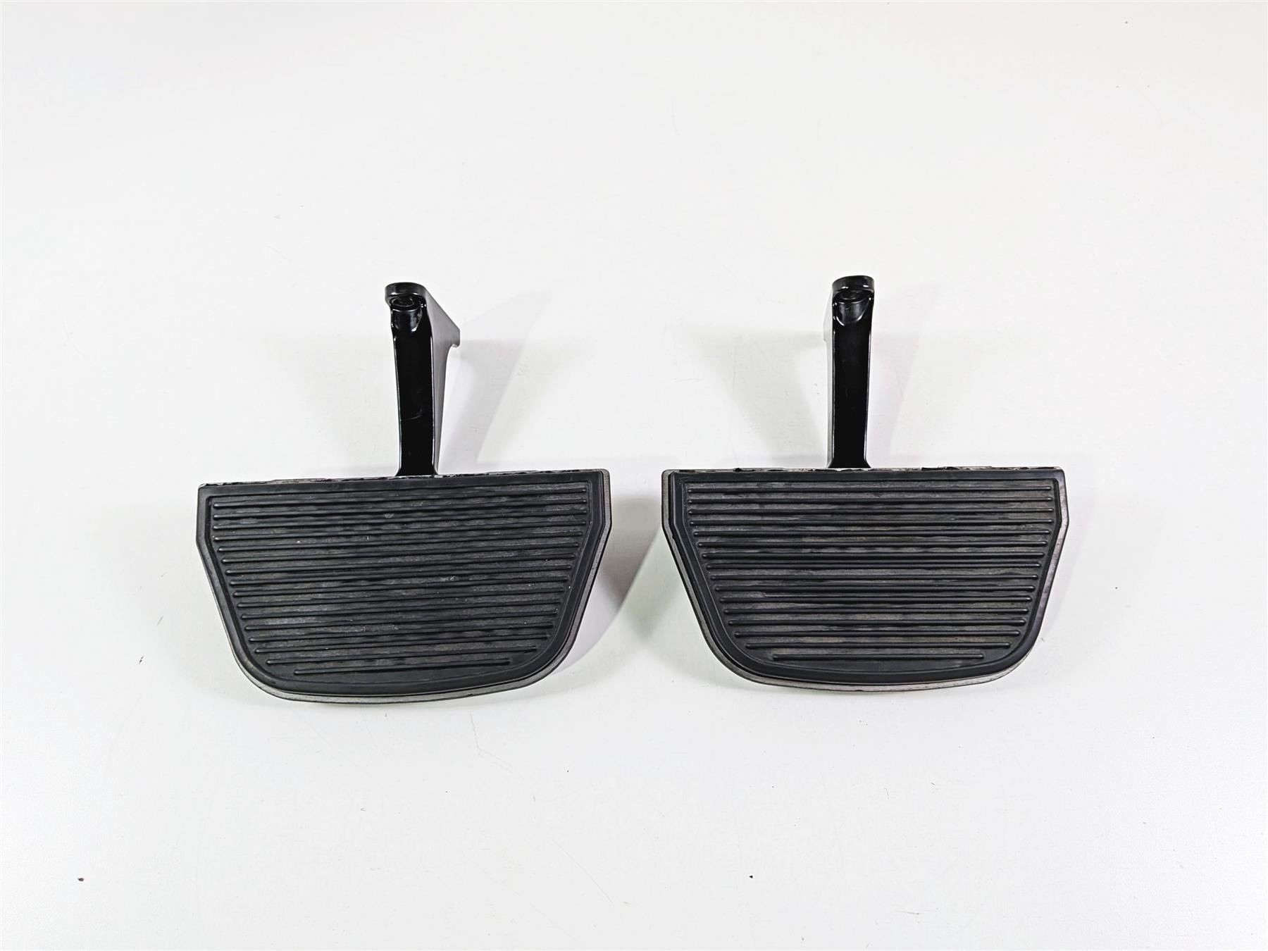 2014 Harley Touring FLHTK Electra Glide Rear Passenger Floor Board Set 52719-10-Mototech271