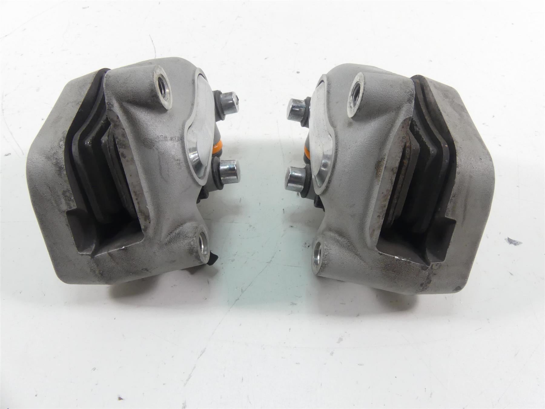 2005 Harley Touring CVO FLHTC SE Electra Glide Front Brake Caliper Set 44381-99 {{ shop.shopifyCountryName }} - Mototech271