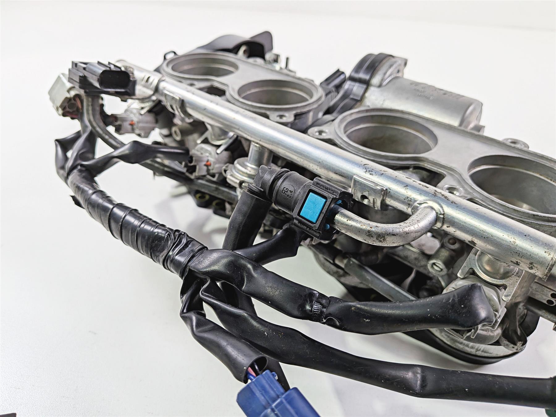 2008 Yamaha YZF R1 RN19 Mikuni Throttle Body Injectors & Wiring 4C8-13750-20-00 {{ shop.shopifyCountryName }} - Mototech271