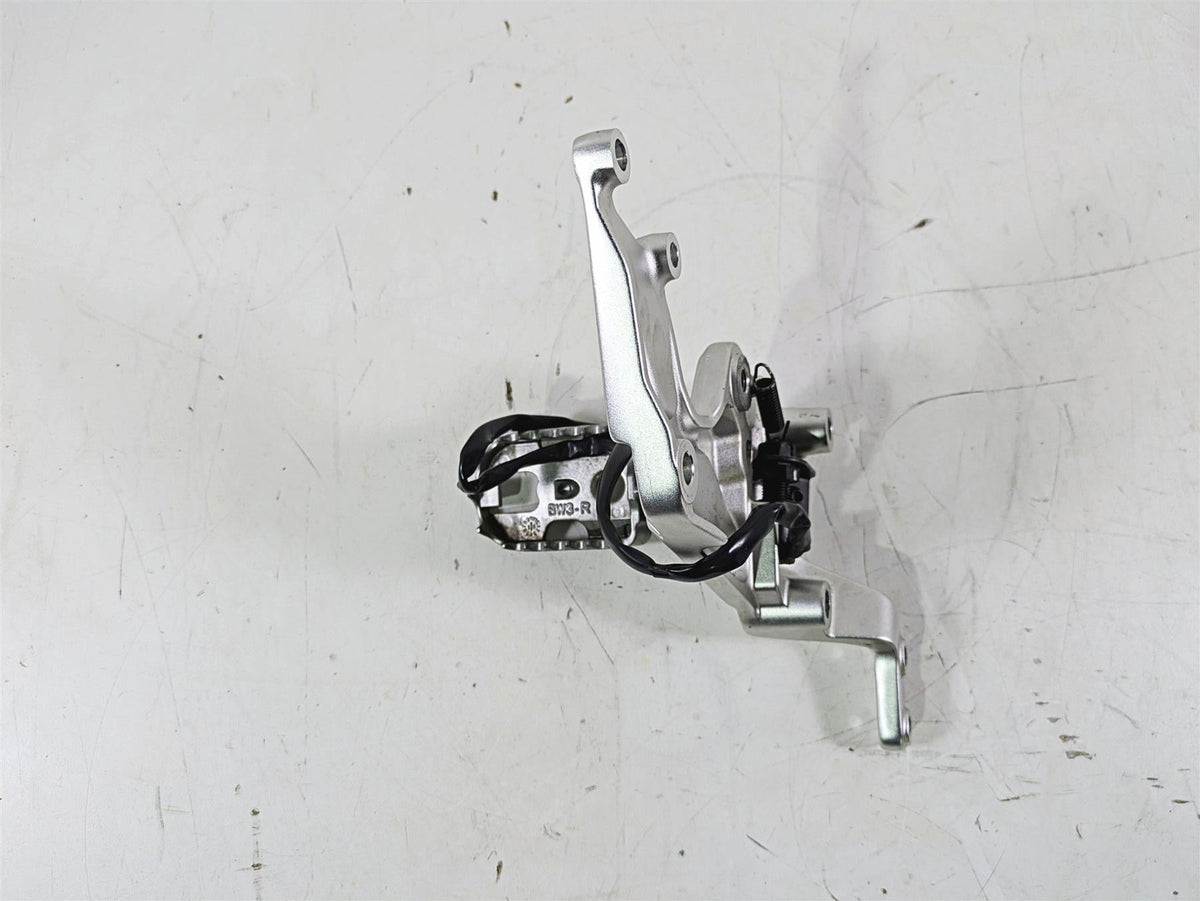 2021 Yamaha Tenere 700 XTZ7 Right Footpeg Foot Peg & Mount BW3-F7443-00-00 {{ shop.shopifyCountryName }} - Mototech271