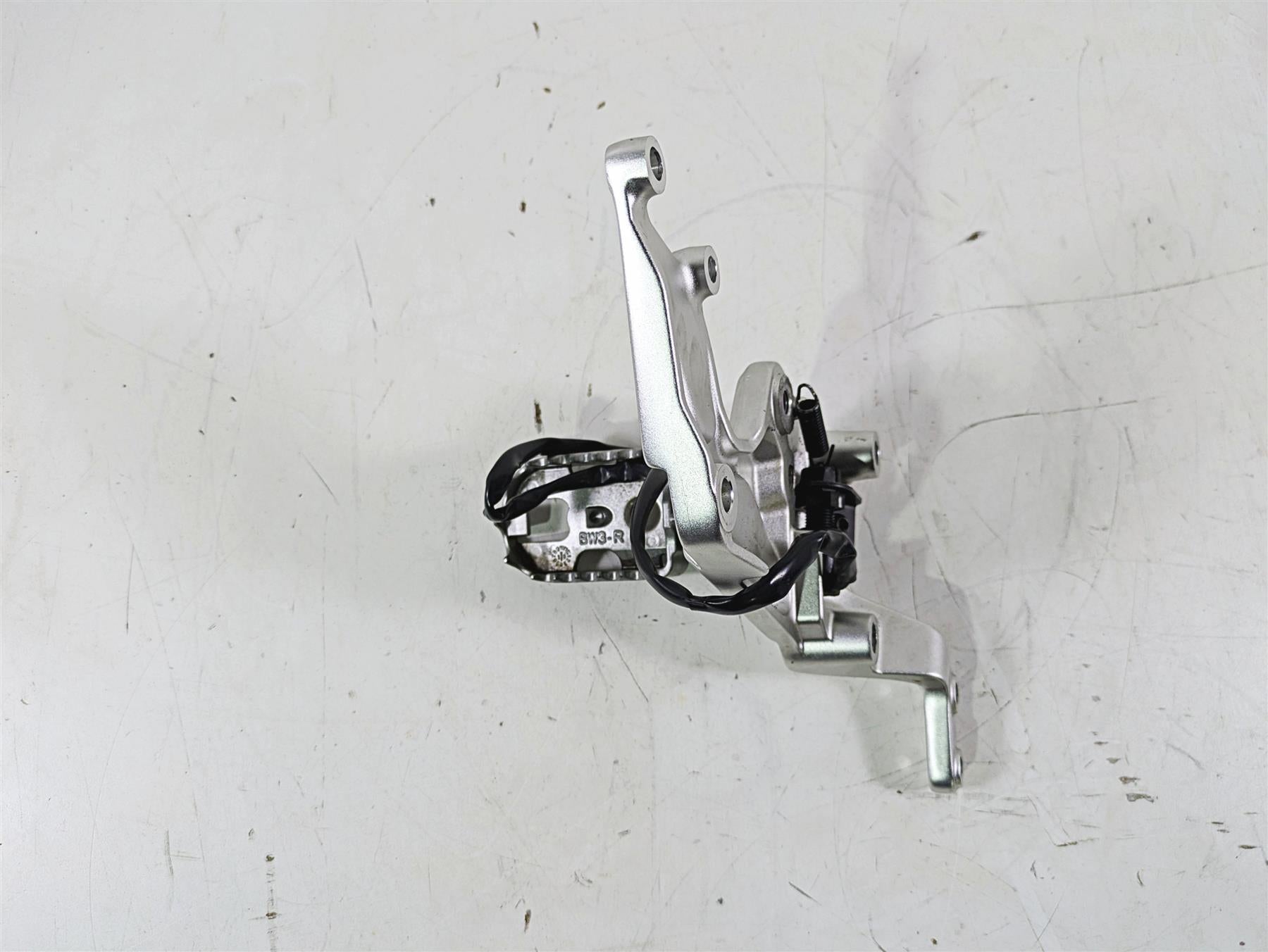 2021 Yamaha Tenere 700 XTZ7 Right Footpeg Foot Peg & Mount BW3-F7443-00-00 {{ shop.shopifyCountryName }} - Mototech271