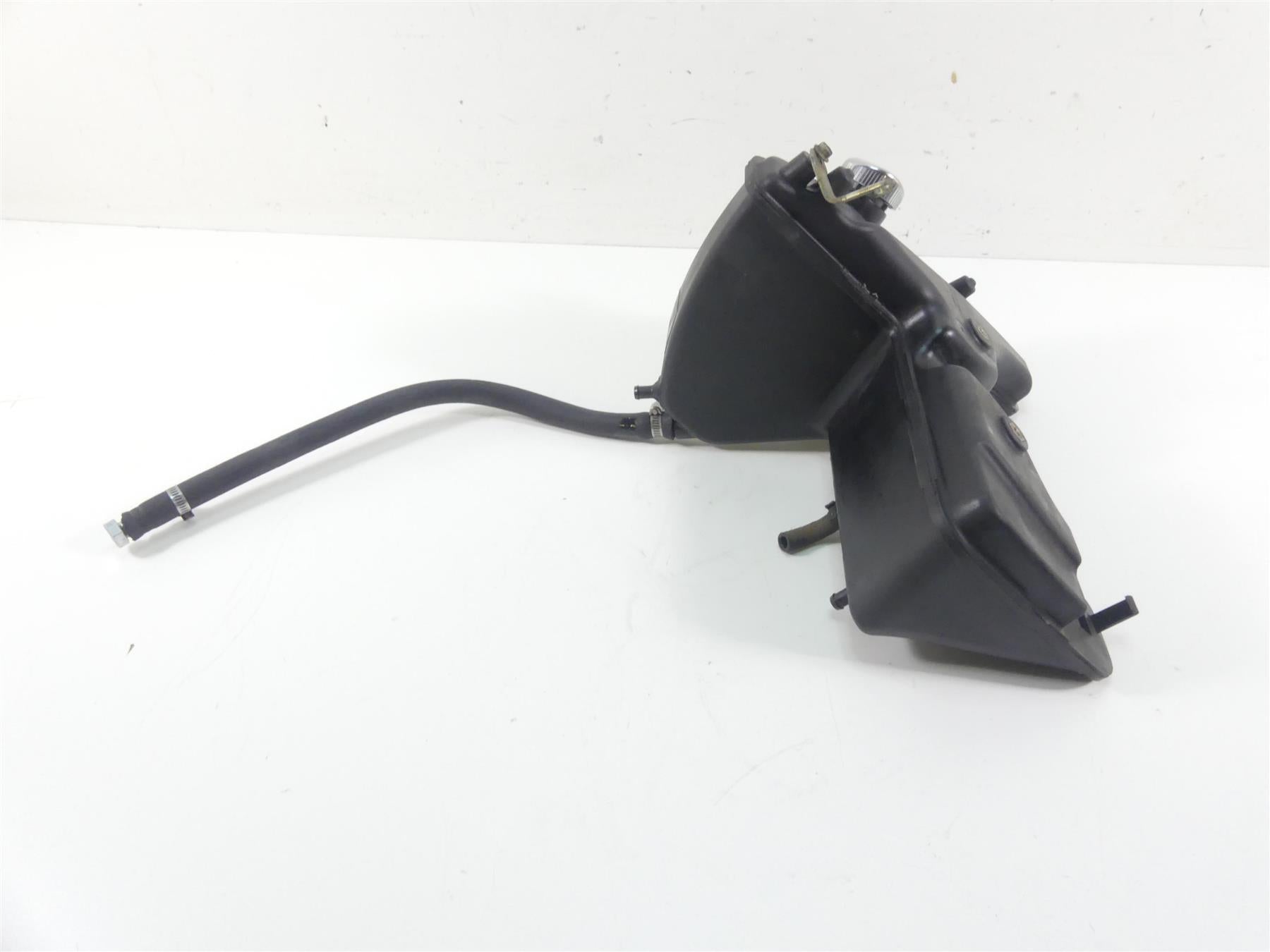 2006 Harley Sportster XL1200 Custom Plastic Oil Tank & Dipstick 62888-04B {{ shop.shopifyCountryName }} - Mototech271