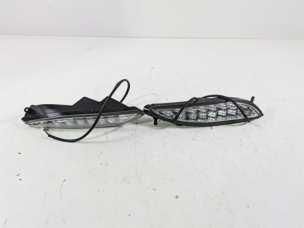 2018 Indian Chieftain Limited Front Blinker Turn Signal Set R 2412456 L 2412455 {{ shop.shopifyCountryName }} - Mototech271