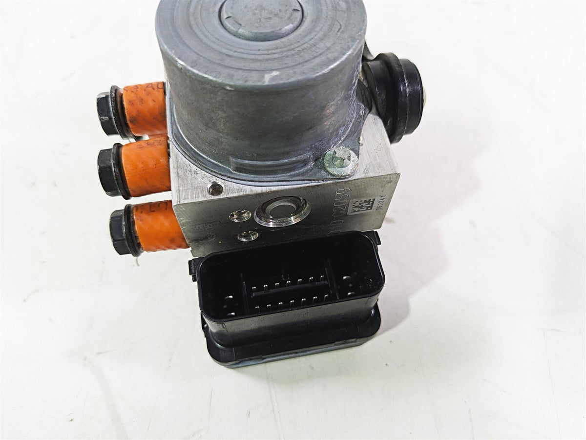 2018 Ducati Hypermotard 939 SP Abs Brake Pump Module Unit 54240402A {{ shop.shopifyCountryName }} - Mototech271