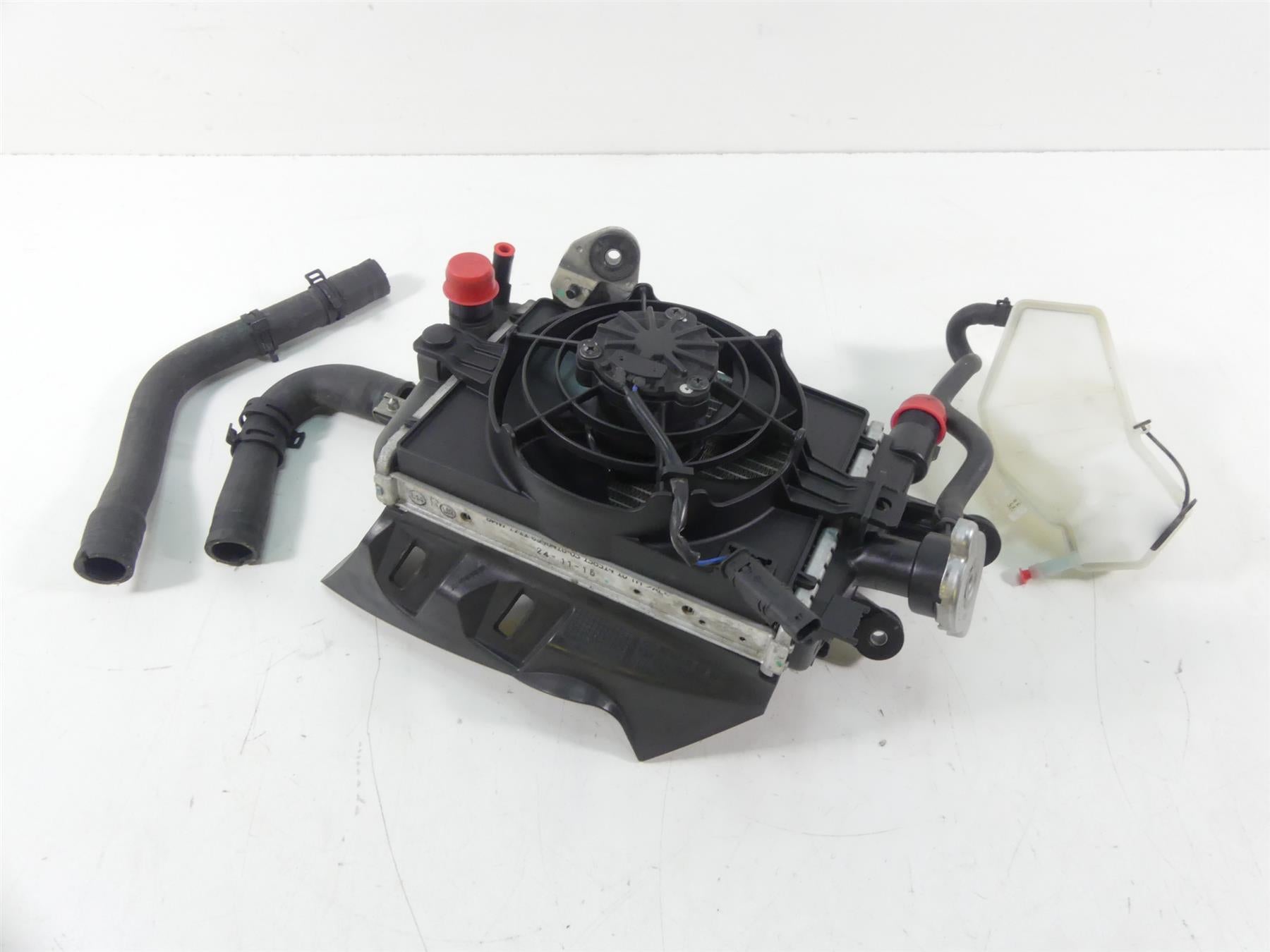 2016 BMW R1200GS K50 Right Side Radiator + Reservoir & Hoses Set 17118546416 {{ shop.shopifyCountryName }} - Mototech271