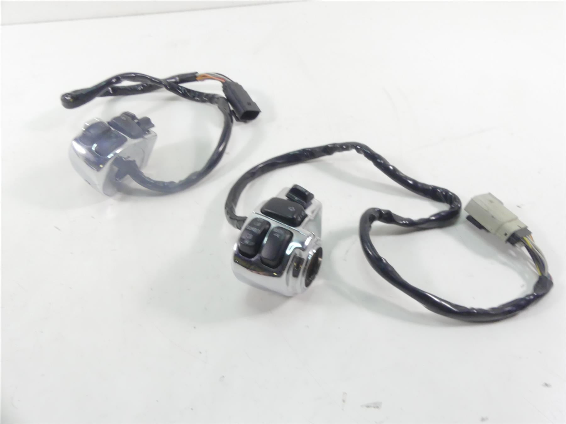 2010 Harley Touring FLHX Street Glide Left Right Chrome Control Switch 71682-06 {{ shop.shopifyCountryName }} - Mototech271