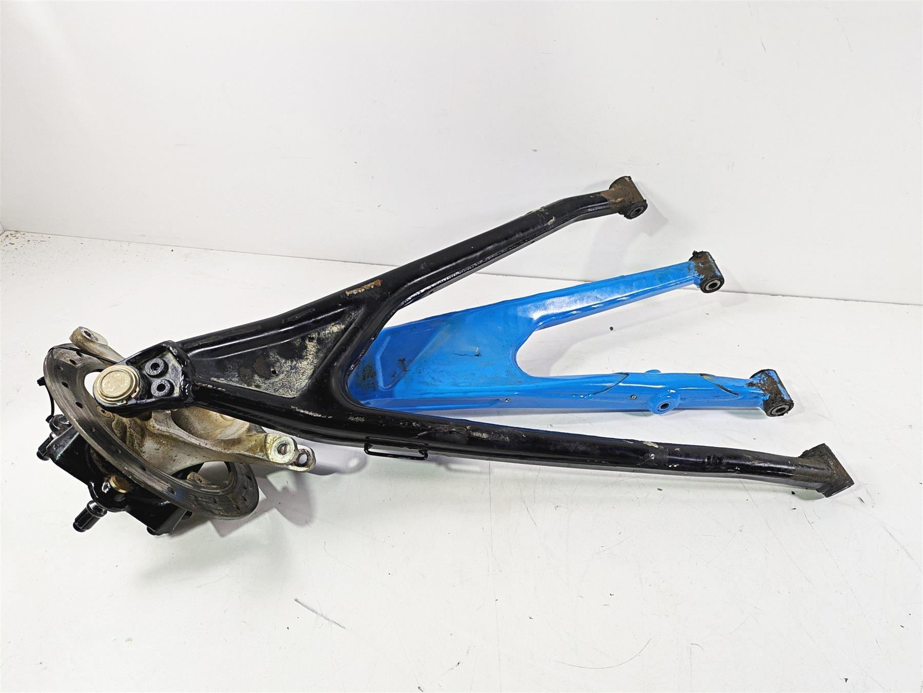 2018 Can Am Maverick X3 XRC Turbo R Front Right Knee Assembly 72" Blue 706203129 {{ shop.shopifyCountryName }} - Mototech271