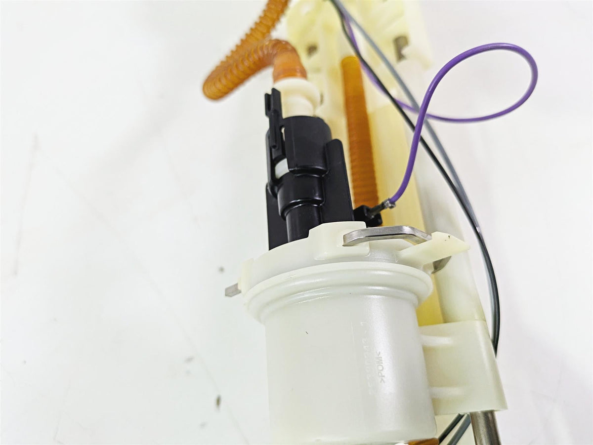 2010 Harley VRSCF Muscle Rod Fuel Gas Petrol Pump - Tested 75310-07 {{ shop.shopifyCountryName }} - Mototech271