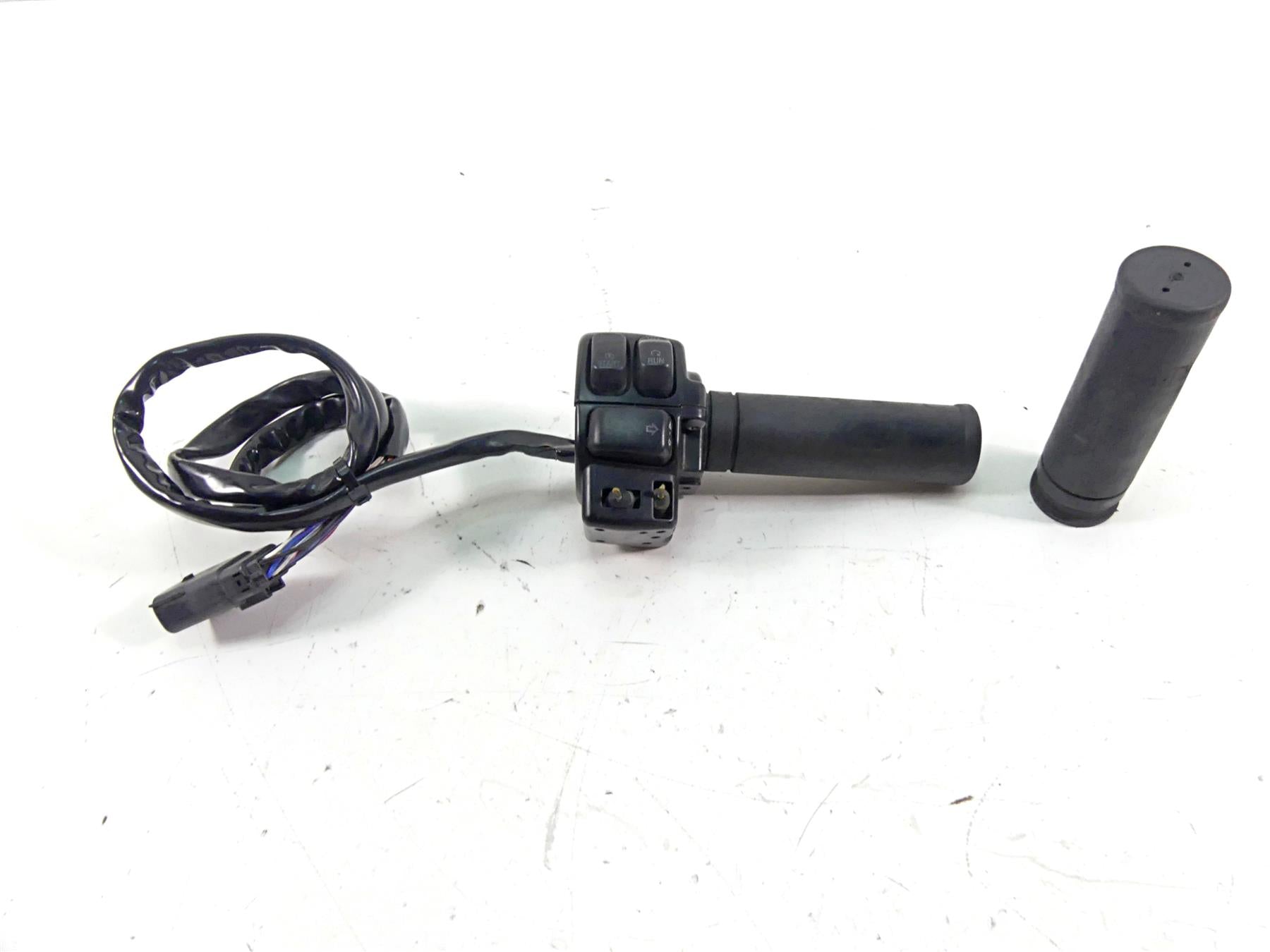 2011 Harley Touring FLTRX Road Glide Right Hand Control Switch -Read 71684-06A | Mototech271