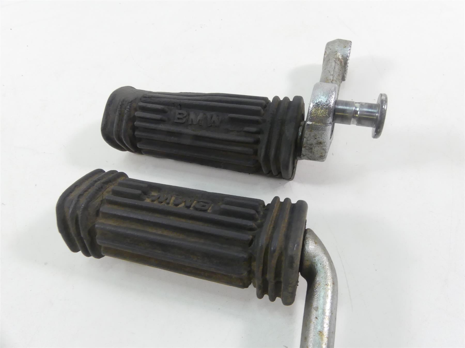1978 BMW R100 S (2474) Front Rider Footpeg Foot Peg Rest Set 23411236733 {{ shop.shopifyCountryName }} - Mototech271
