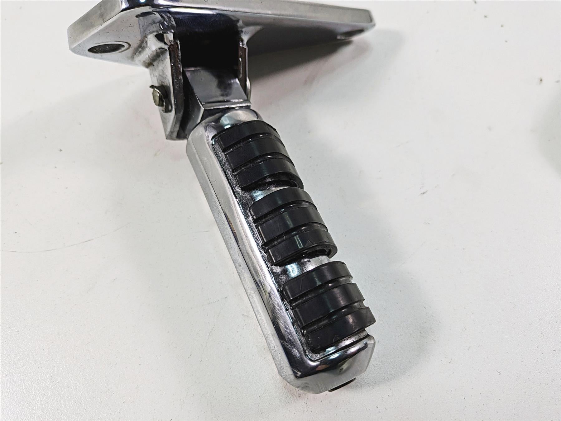 2006 Honda VT1100 C2 Shadow Front Right Footpeg & Brake Pedal 50615-MCK-A00 {{ shop.shopifyCountryName }} - Mototech271