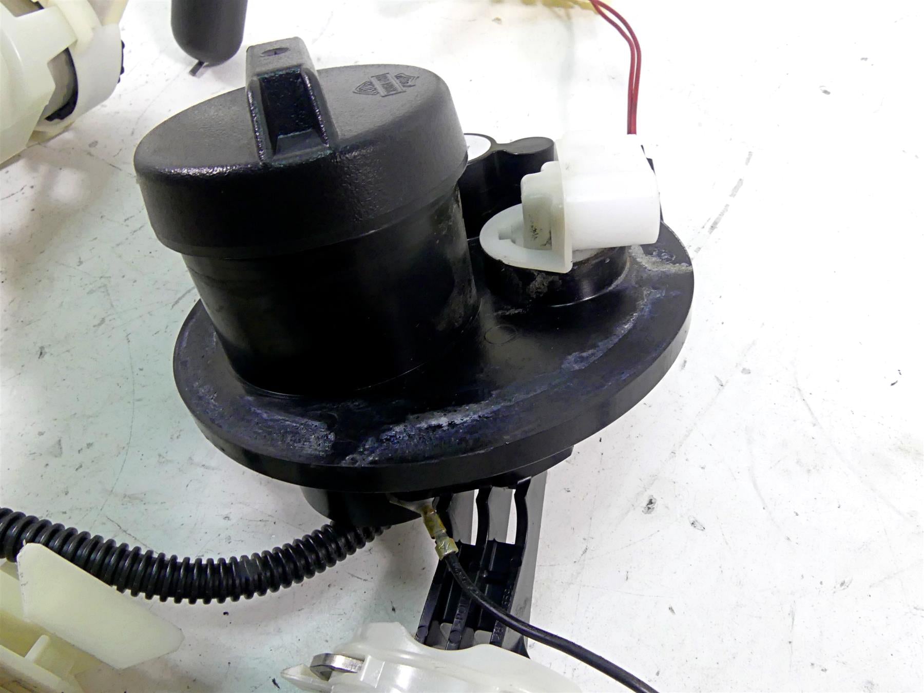 2015 Harley Touring FLHXS Street Glide Fuel Gas Petrol Pump 75069-08C {{ shop.shopifyCountryName }} - Mototech271