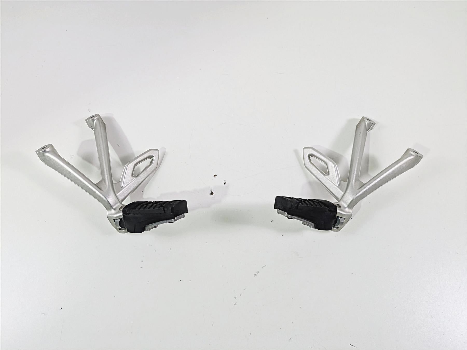2015 BMW R1200 GS Adv K51 Rear Passenger Footpeg Set 46718526741 46718526742