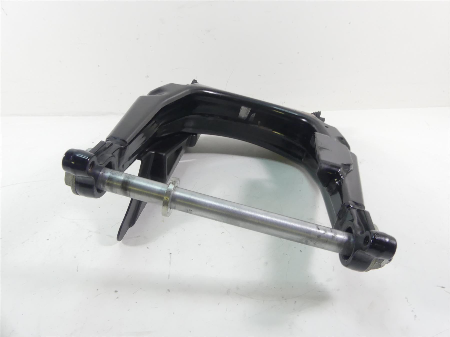 2014 Harley Touring FLHTK Electra Glide Rear Swingarm + Axle Set 47549-09 {{ shop.shopifyCountryName }} - Mototech271