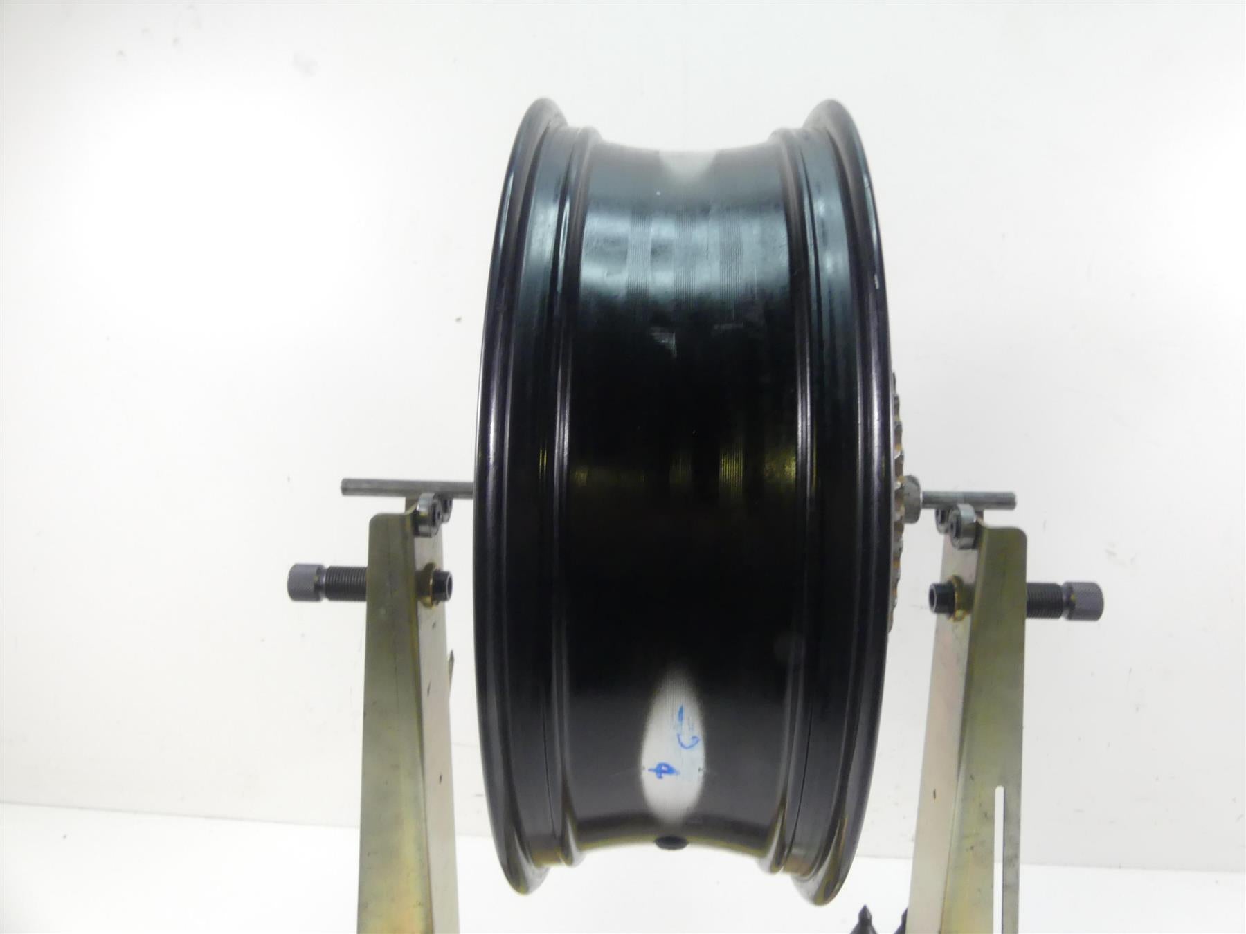 2013 Kawasaki ZX636 ZX6R Ninja Straight 17x5.5 Rear Wheel Rim 41073-0597-18F {{ shop.shopifyCountryName }} - Mototech271