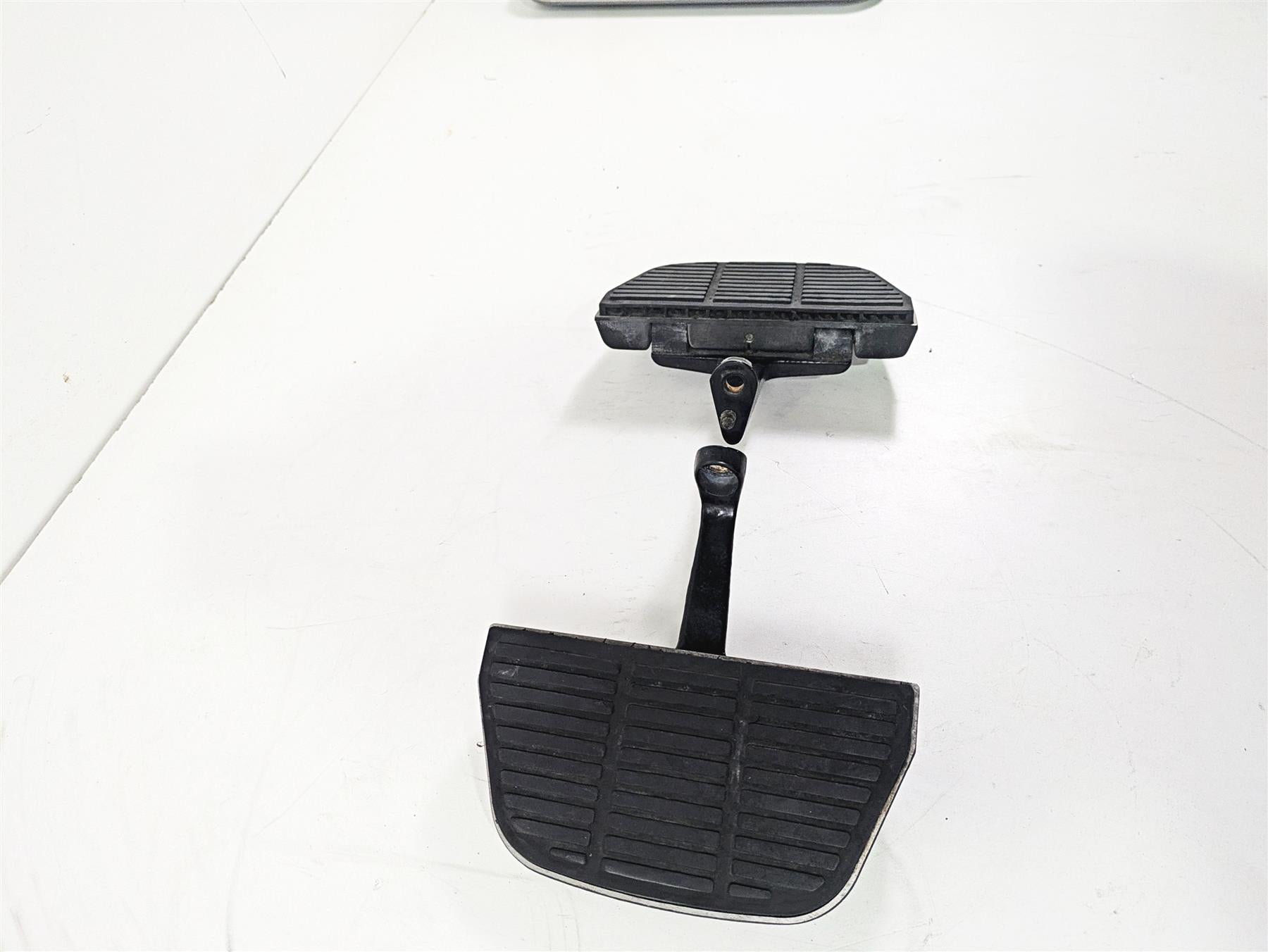 1996 Harley Touring FLHTCUI Electra Glide Rear Passenger Floor Boards 52719-93B {{ shop.shopifyCountryName }} - Mototech271