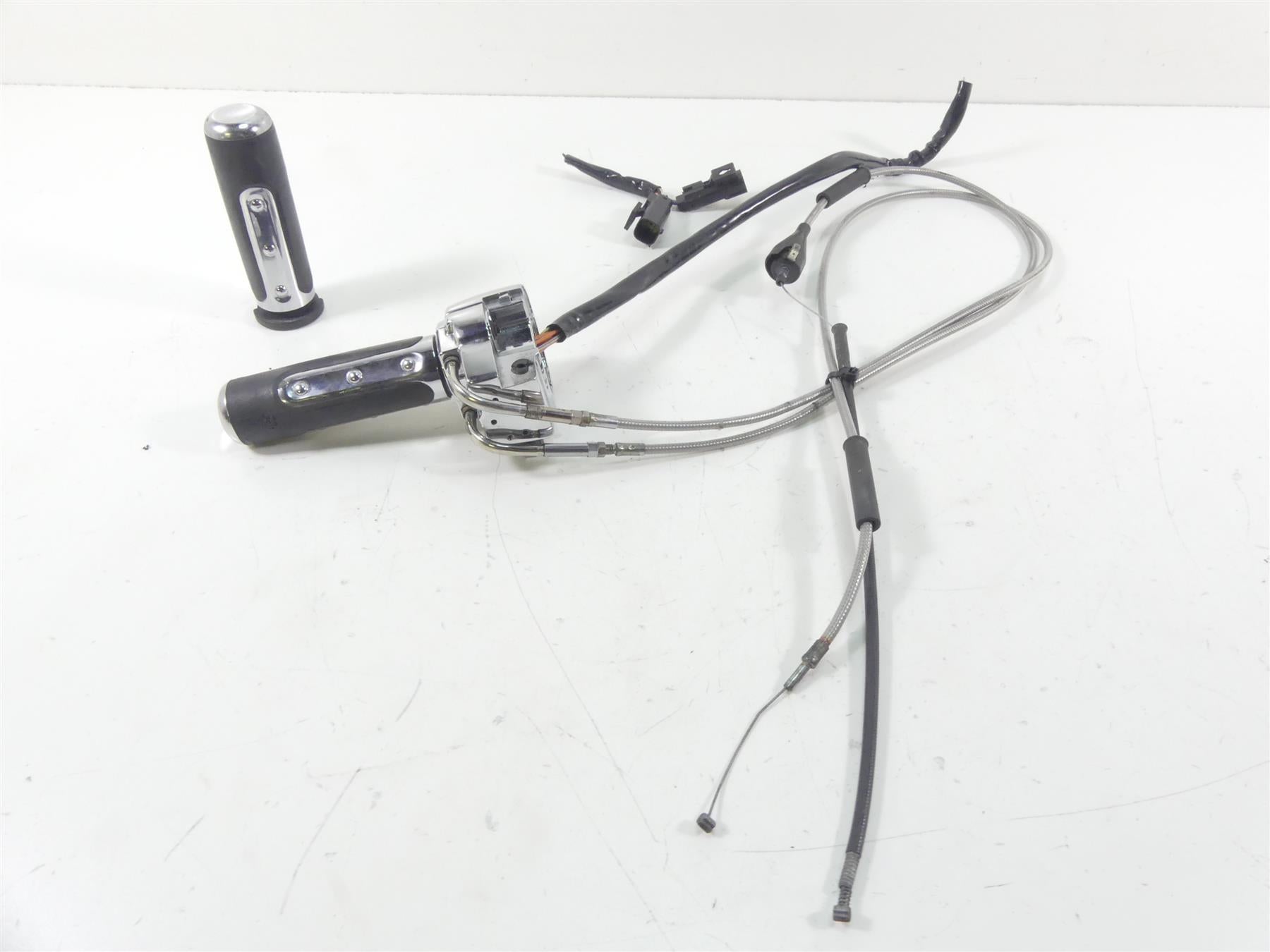 2007 Harley Touring FLHR SE CVO Road King Right Start Control Switch 71684-06A {{ shop.shopifyCountryName }} - Mototech271