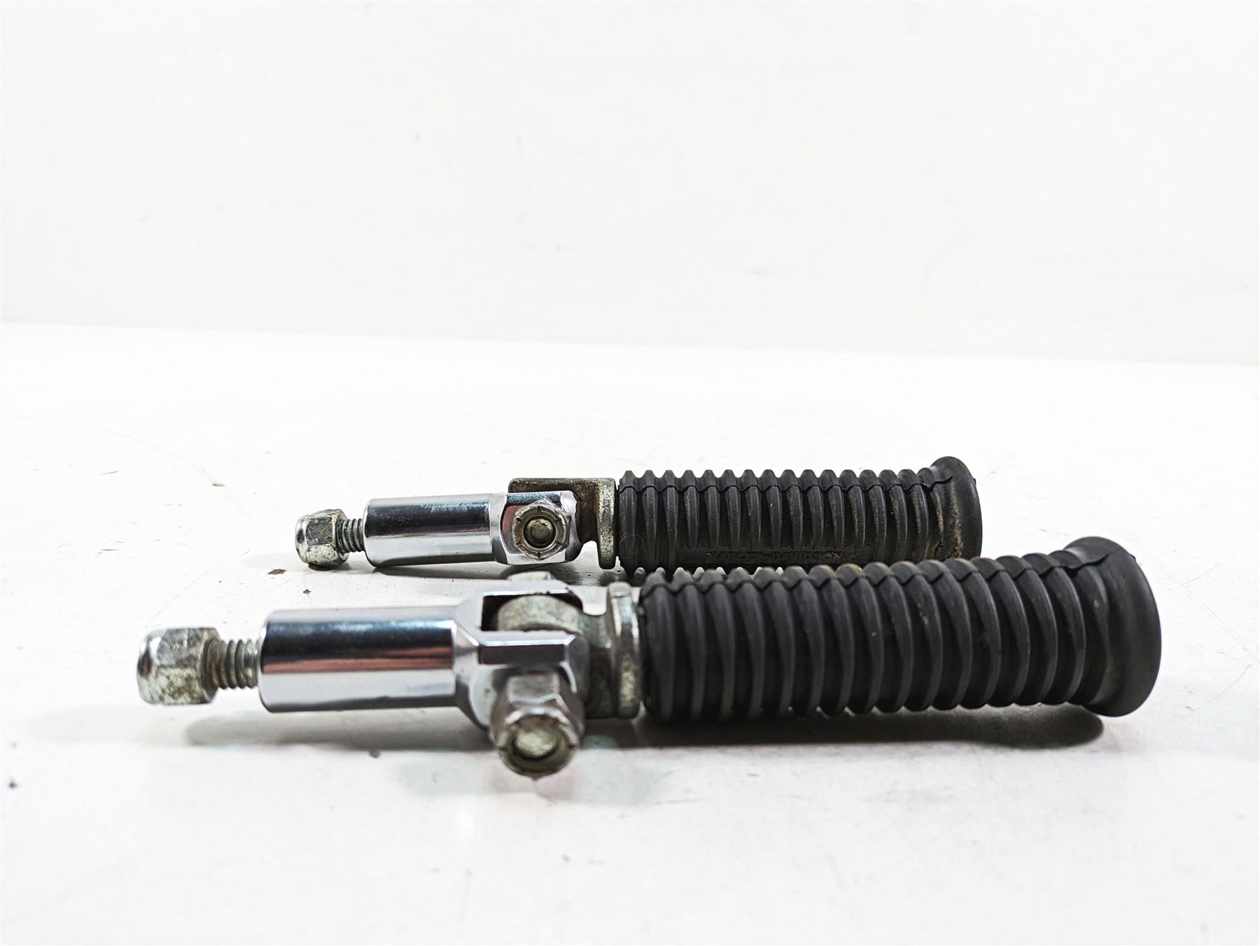 2006 Harley FLSTI Softail Heritage Rear Footpeg Foot Peg Set 33048-72 {{ shop.shopifyCountryName }} - Mototech271