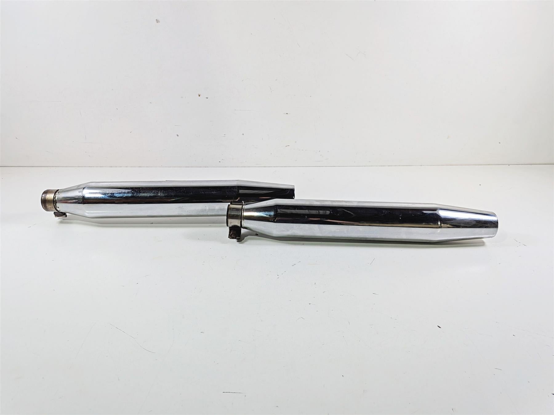 2007 Harley Dyna FXDB Street Bob Stock Exhaust Muffler Pipe Set 64941-07 {{ shop.shopifyCountryName }} - Mototech271