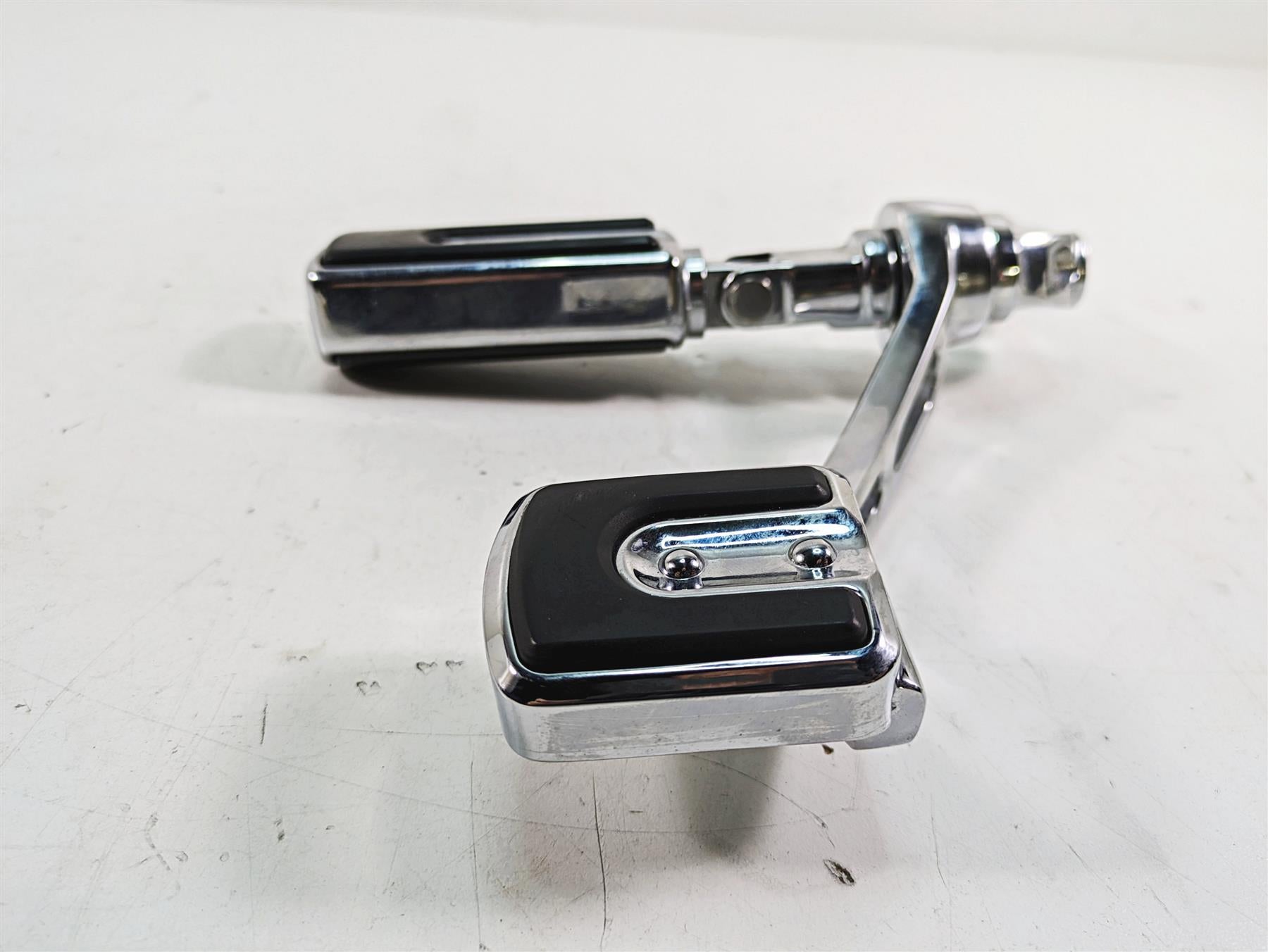 2009 Harley Dyna FXDFSE CVO Fat Bob Right Side Front Control Set 33697-03A {{ shop.shopifyCountryName }} - Mototech271