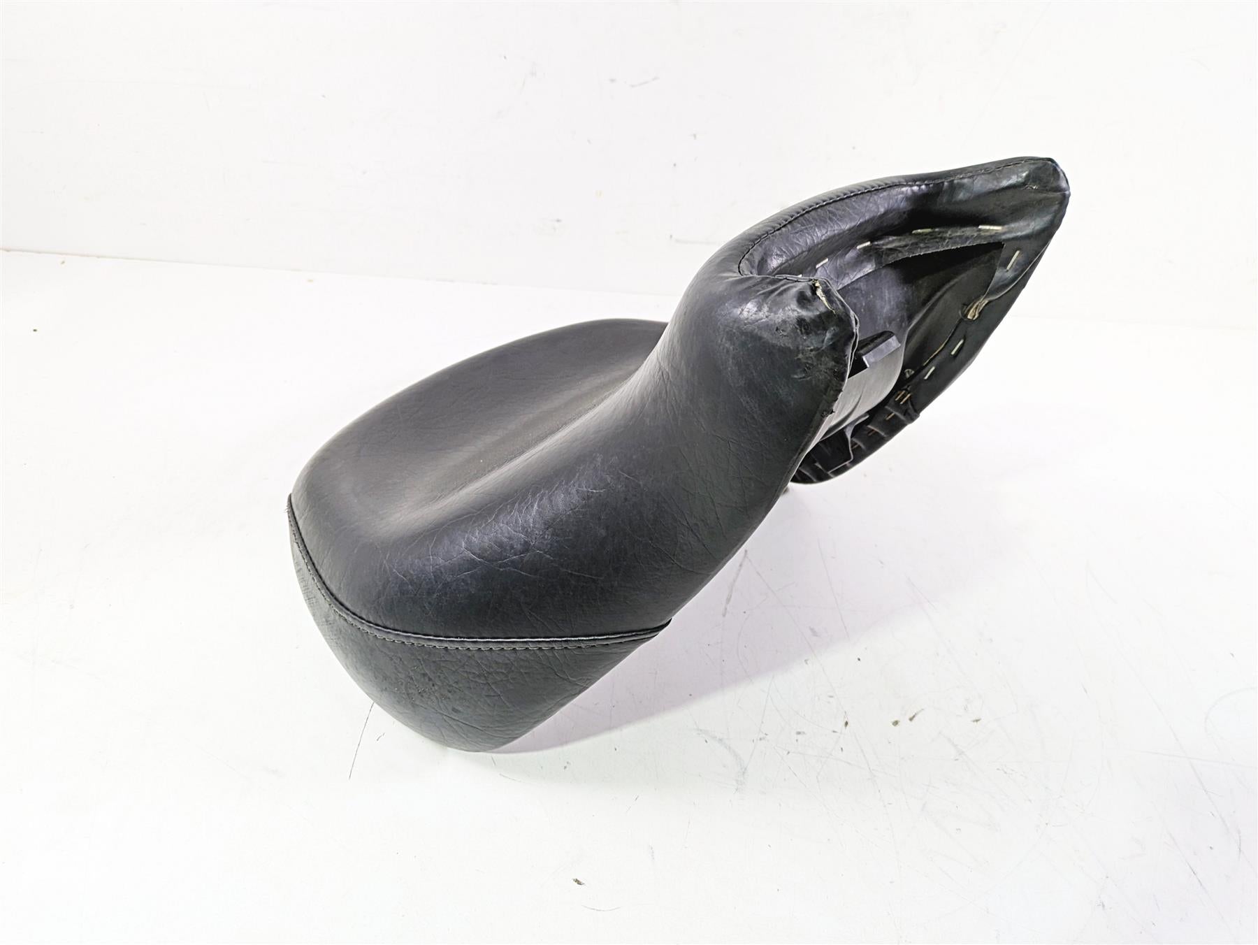 2002 Honda V-Twin VTX1800 C Front Rider Seat Saddle READ 77200-MCH-000 {{ shop.shopifyCountryName }} - Mototech271