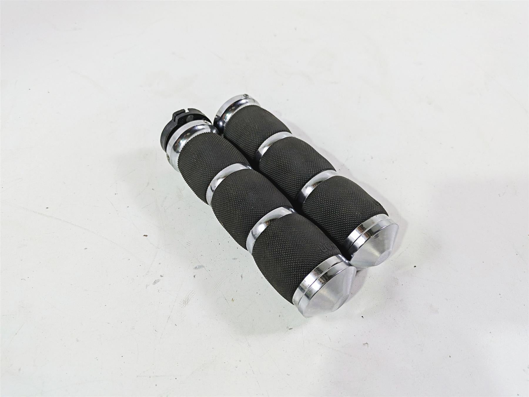 2006 Triumph Rocket 3 Avon Air Cushion Grip Set MT-AIR-90-CH {{ shop.shopifyCountryName }} - Mototech271
