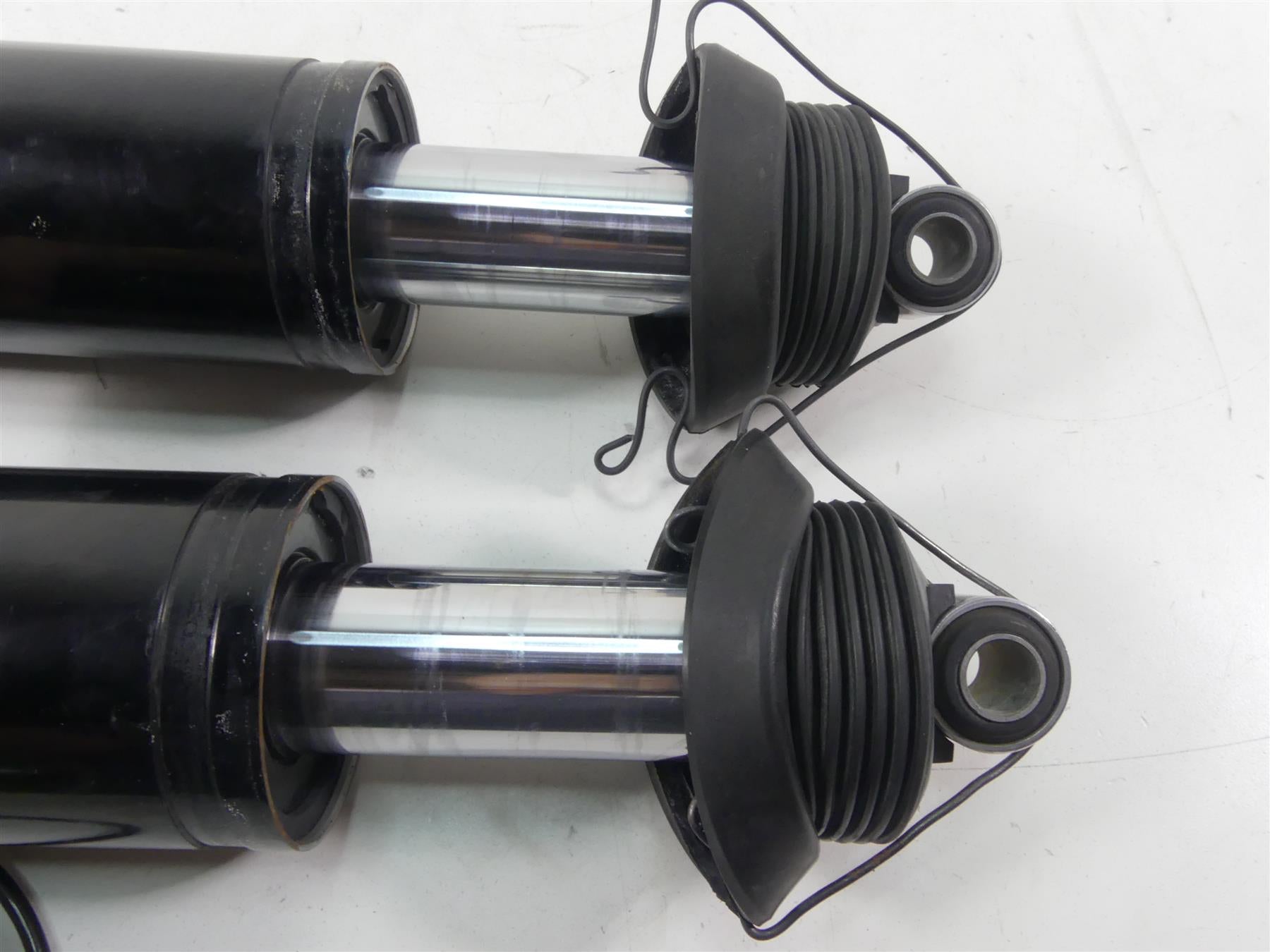 2007 Harley FLHTCU SE CVO Electra Glide Rear Shock Damper Set 13" 54565-97C {{ shop.shopifyCountryName }} - Mototech271