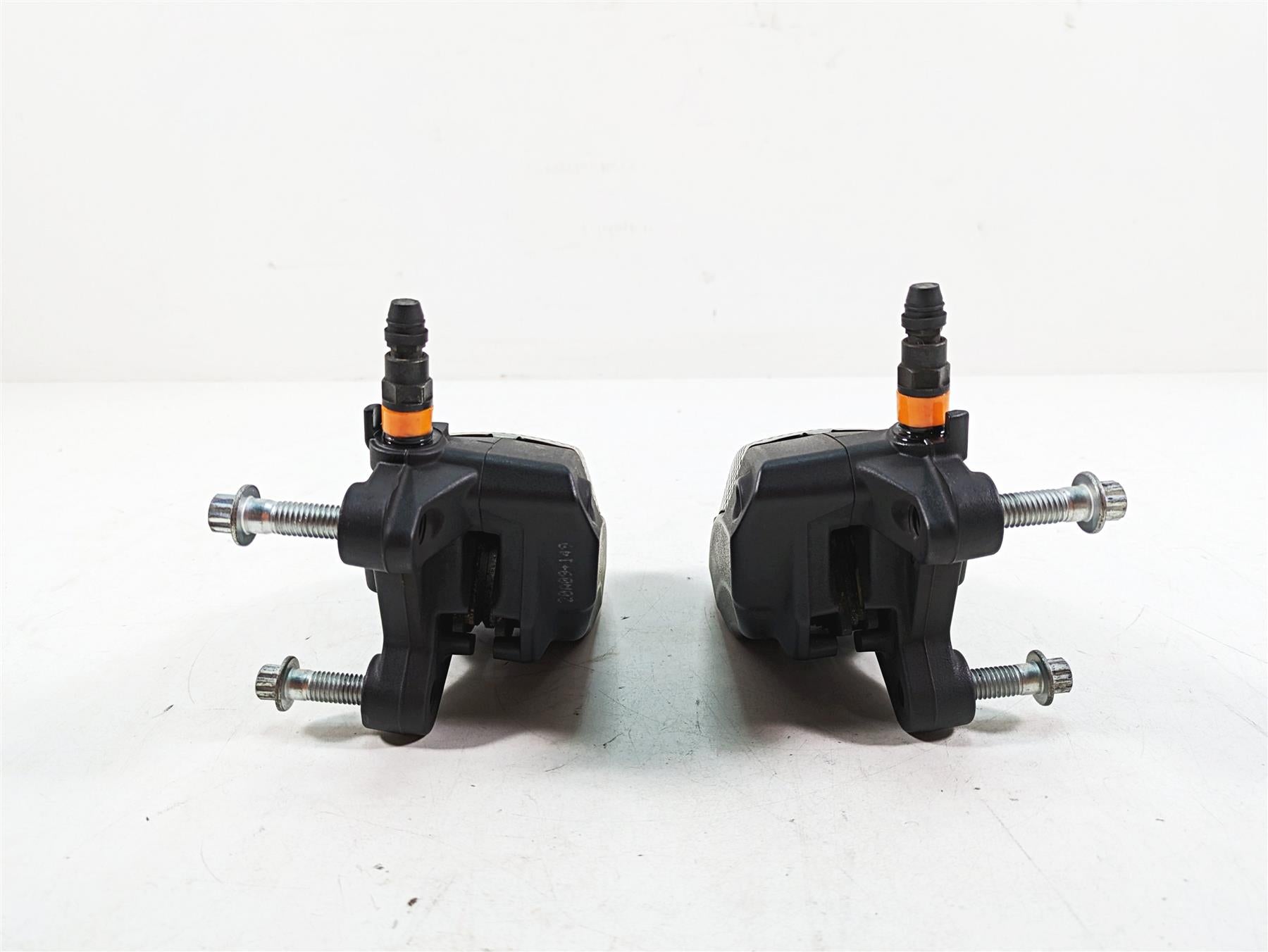 2020 Harley Touring FLHX Street Glide Front Brake Caliper Set 43027-08 44023-08 {{ shop.shopifyCountryName }} - Mototech271