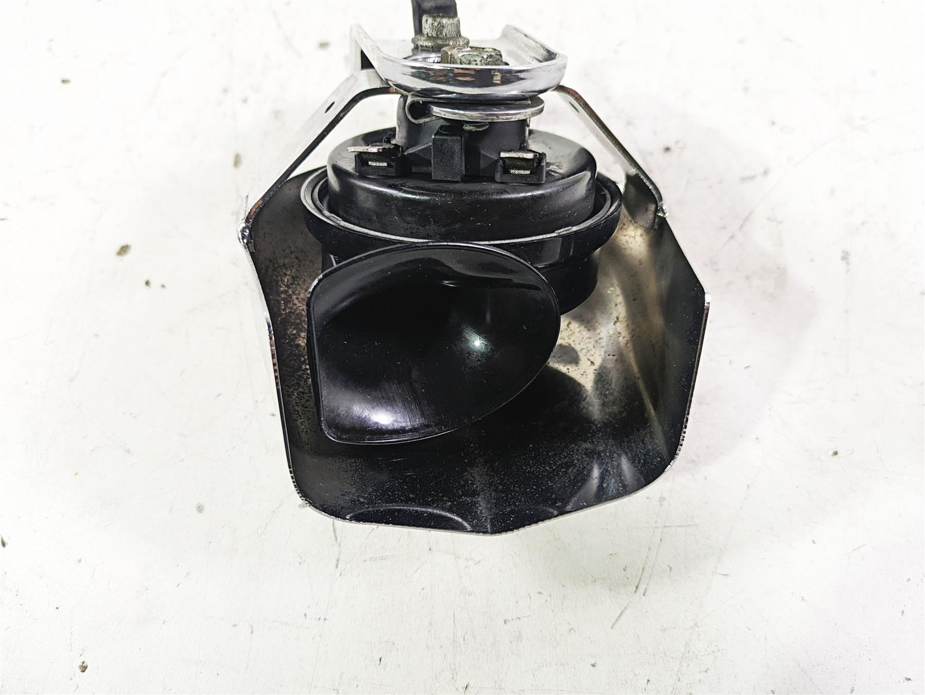 2005 Harley Softail FLSTFSE CVO Fat Boy Horn & Cover 61300478A 69060-90H {{ shop.shopifyCountryName }} - Mototech271