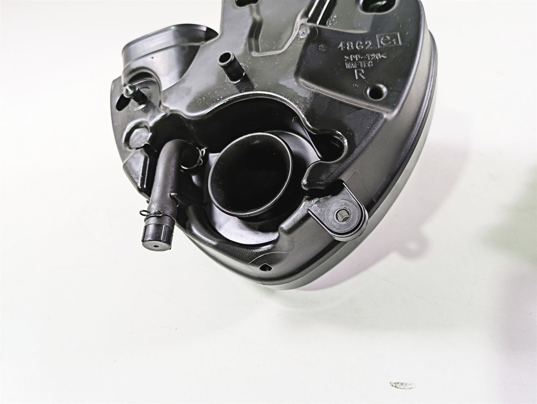 2016 Suzuki M109R VZR1800 Boulevard Right Air Cleaner Filter 13701-48G40 {{ shop.shopifyCountryName }} - Mototech271