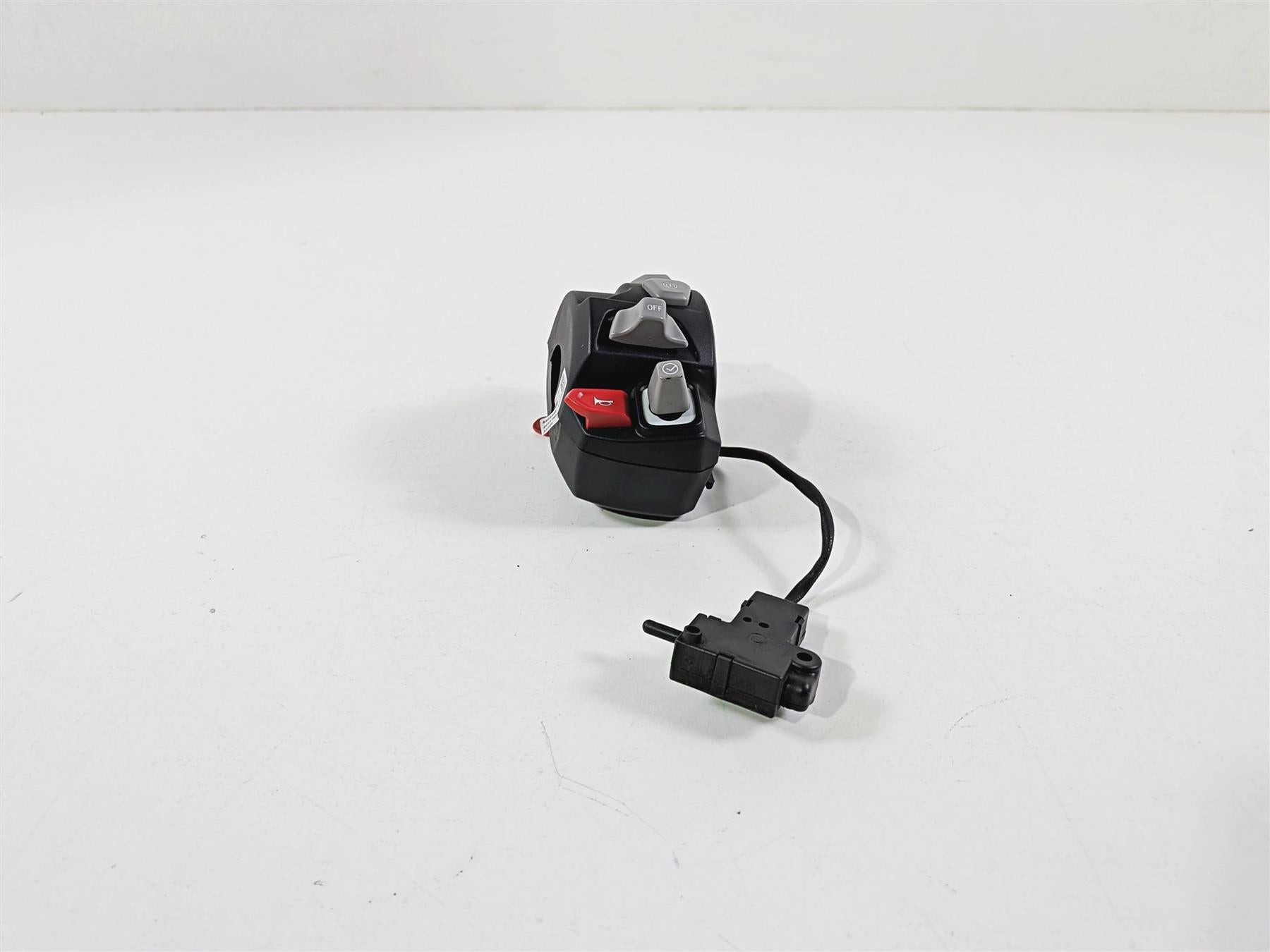 2022 Triumph Tiger 900 GT Pro Left Hand Light Cruise Control Switch T2044782 {{ shop.shopifyCountryName }} - Mototech271