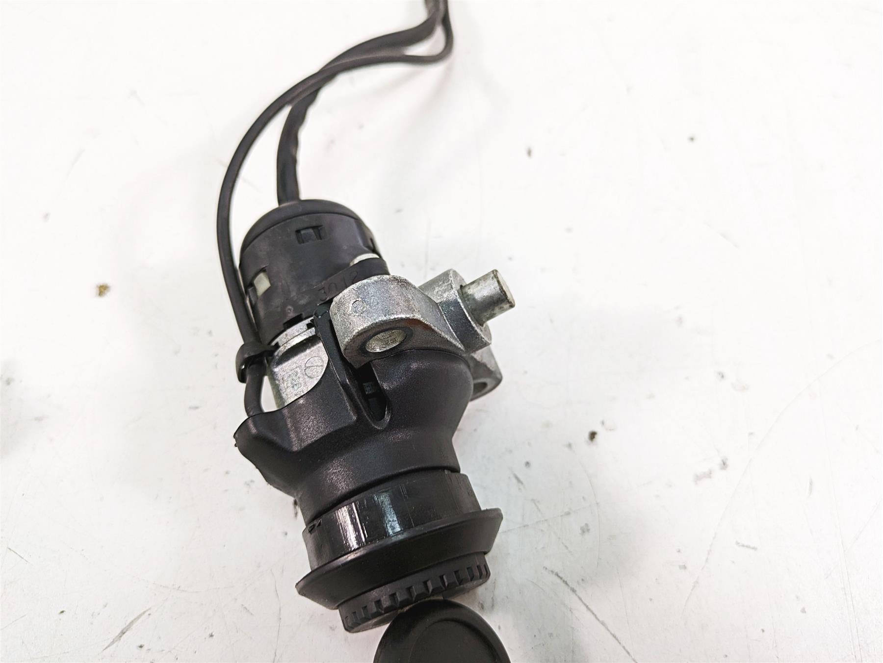 2014 Moto Guzzi California 1400 T Ignition Switch Key Lock Tank Cap Set B063709 {{ shop.shopifyCountryName }} - Mototech271