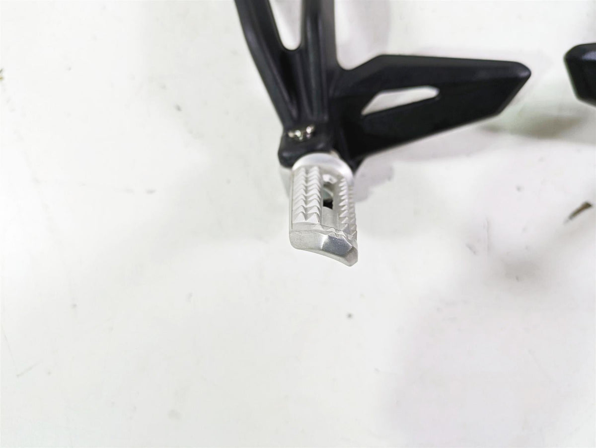 2023 Triumph Street Triple 765 RS Rear Passenger Footpeg Set T2088156 T2088157 {{ shop.shopifyCountryName }} - Mototech271