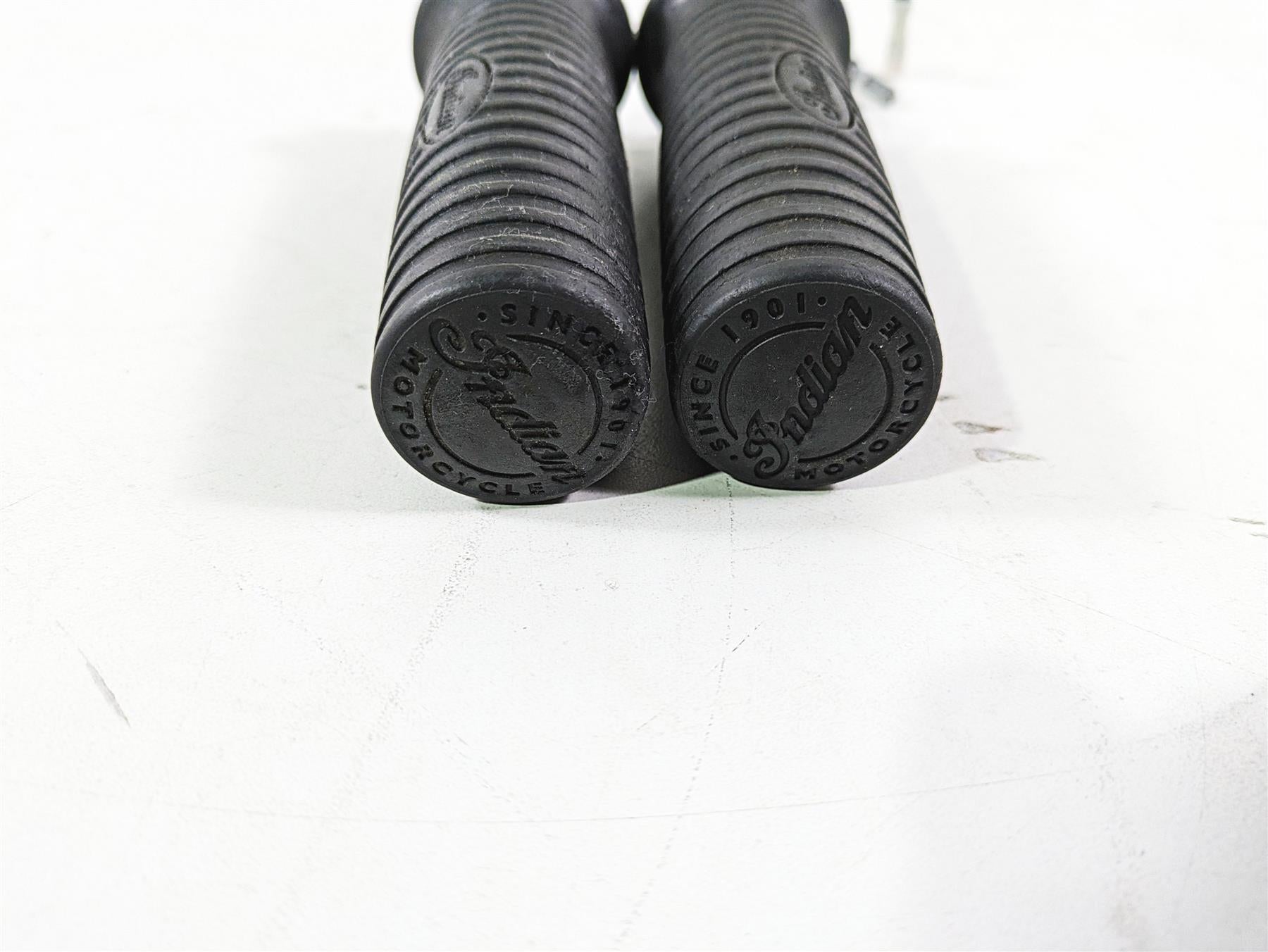 2018 Indian Chieftain Dark Horse Heated Left Right Hand Grip Set 5416650 {{ shop.shopifyCountryName }} - Mototech271