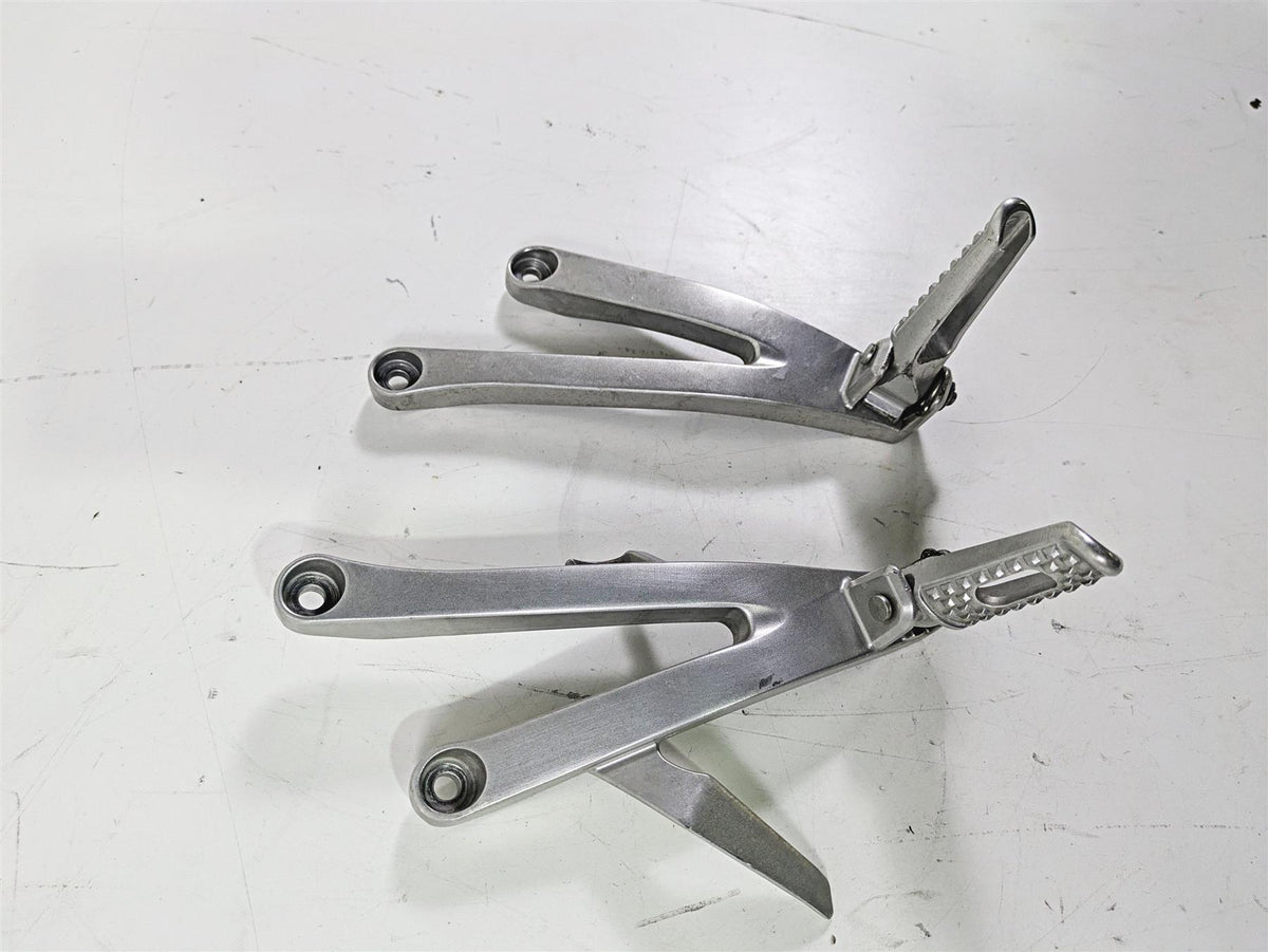 2017 Honda CBR600RR Rear Passenger Footpeg Set 50750-MFJ-D00 50760-MFJ-D00 {{ shop.shopifyCountryName }} - Mototech271