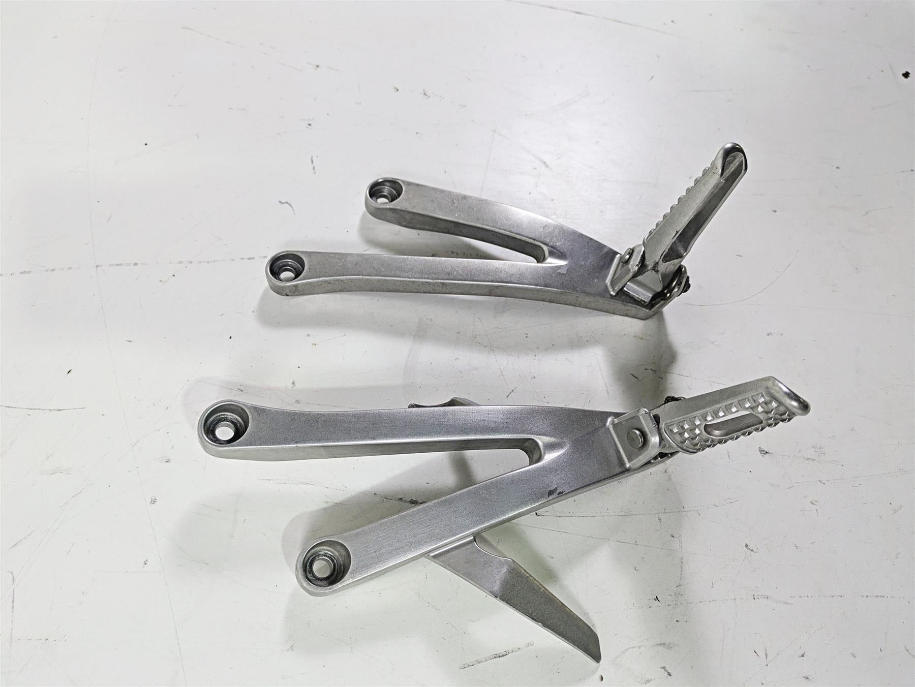 2017 Honda CBR600RR Rear Passenger Footpeg Set 50750-MFJ-D00 50760-MFJ-D00 {{ shop.shopifyCountryName }} - Mototech271