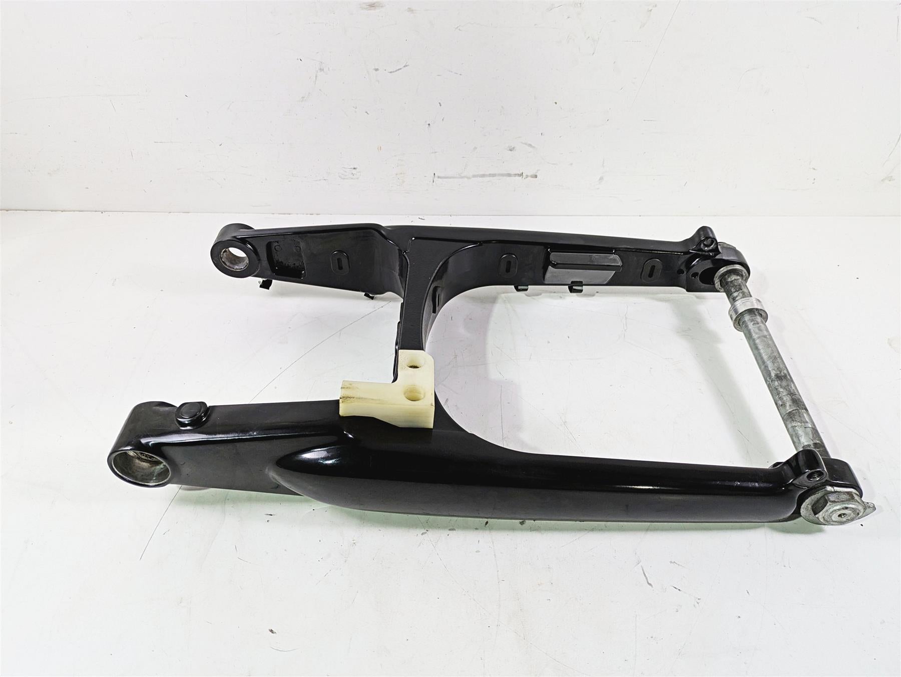 2010 Harley VRSCF Muscle Rod Black Swingarm Swing Arm & Guards 48606-07A {{ shop.shopifyCountryName }} - Mototech271