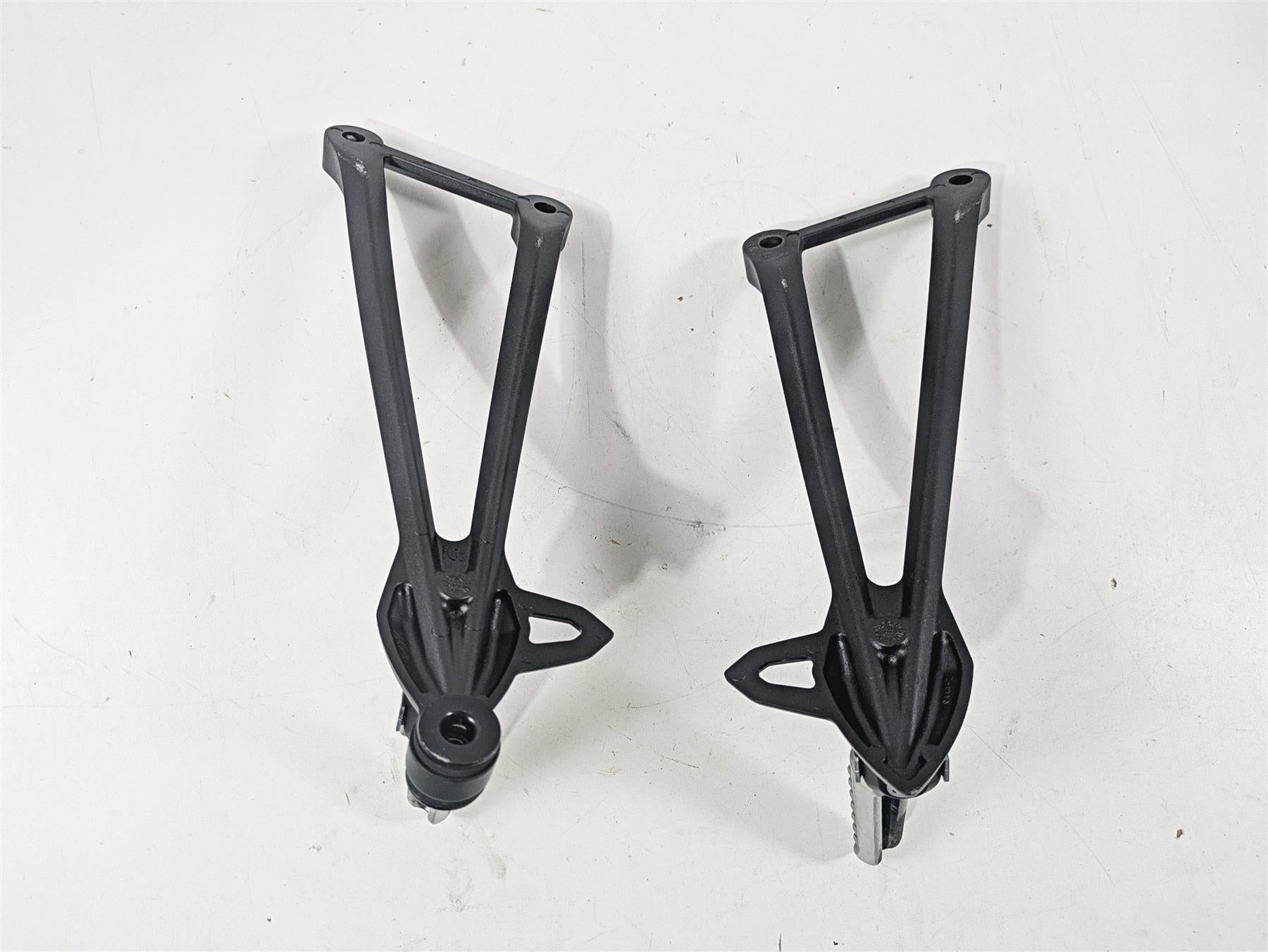 2024 Kawasaki ZX6R ZX636 Ninja Passenger Footpeg Foot Peg Set 35063-0444-18R {{ shop.shopifyCountryName }} - Mototech271