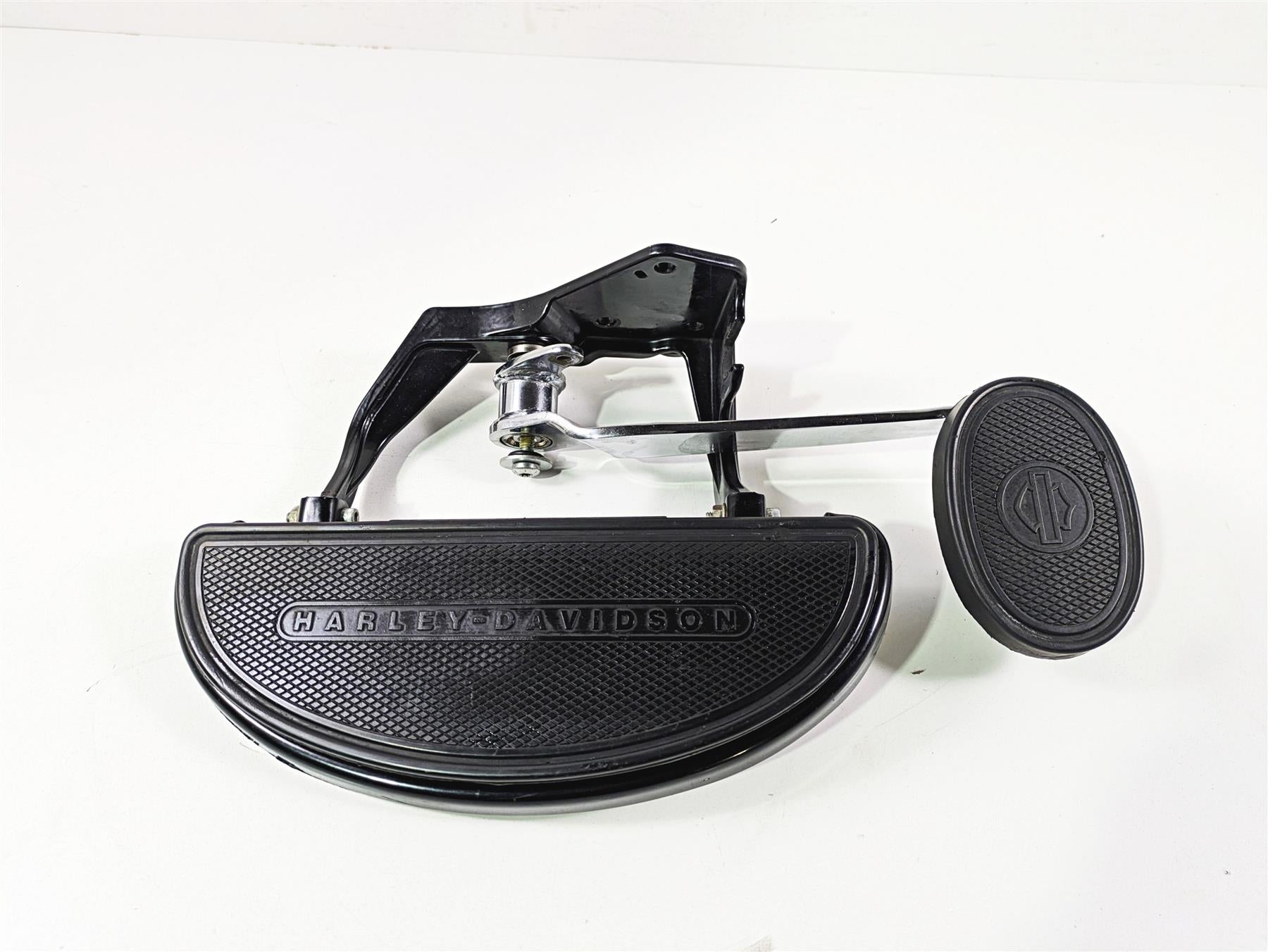 2014 Harley FLS Softail Slim Right Front Floorboard & Brake Pedal 42431-11 {{ shop.shopifyCountryName }} - Mototech271
