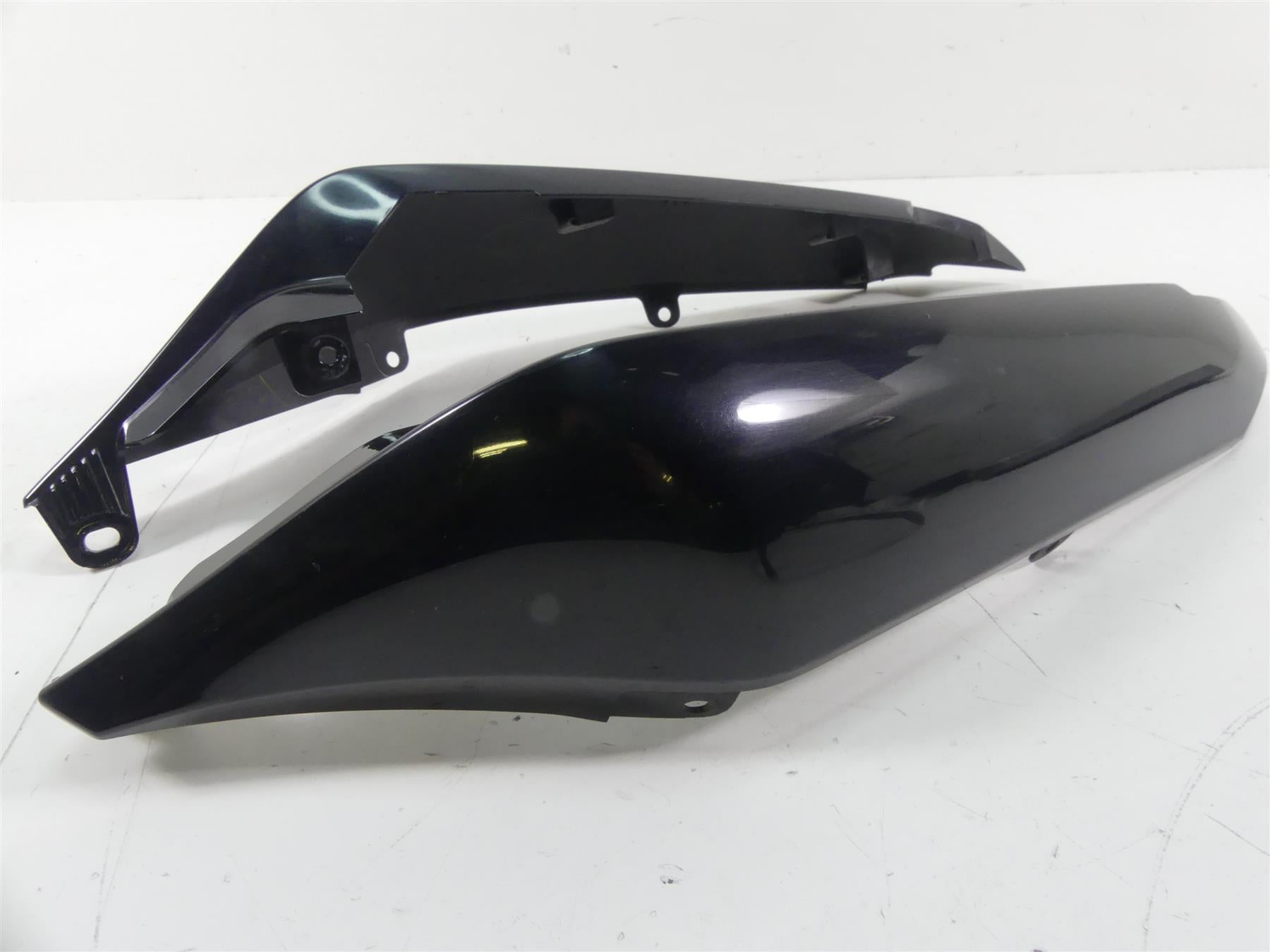 2007 Yamaha FZ1 Fazer Rear Tail Side Cover Fairing Set 3C3-2471K-00 3C3-2472K-00 {{ shop.shopifyCountryName }} - Mototech271