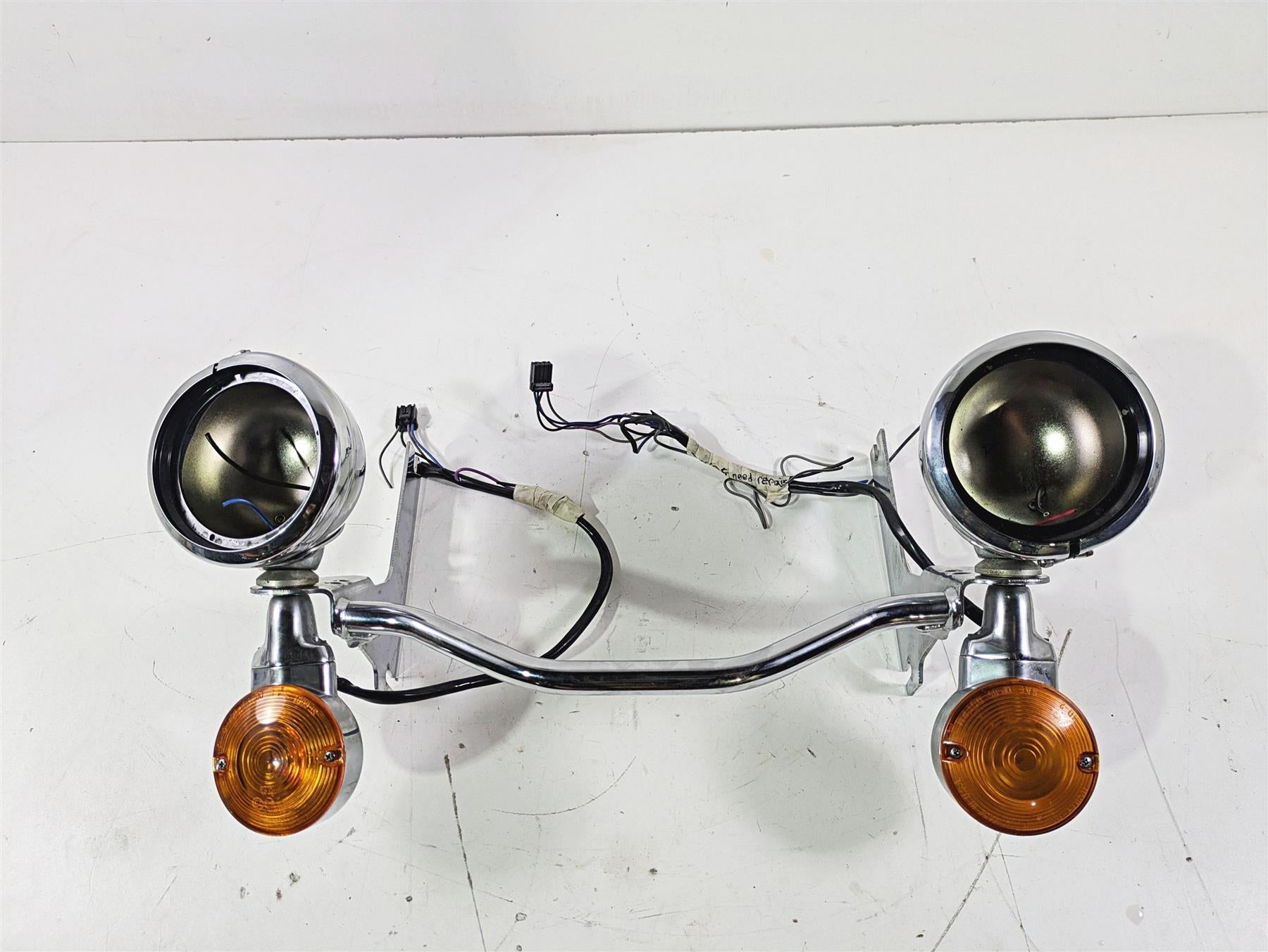 2008 Harley Touring FLHTP Electra Glide Front Blinker Spot Light Bar 68712-94A {{ shop.shopifyCountryName }} - Mototech271