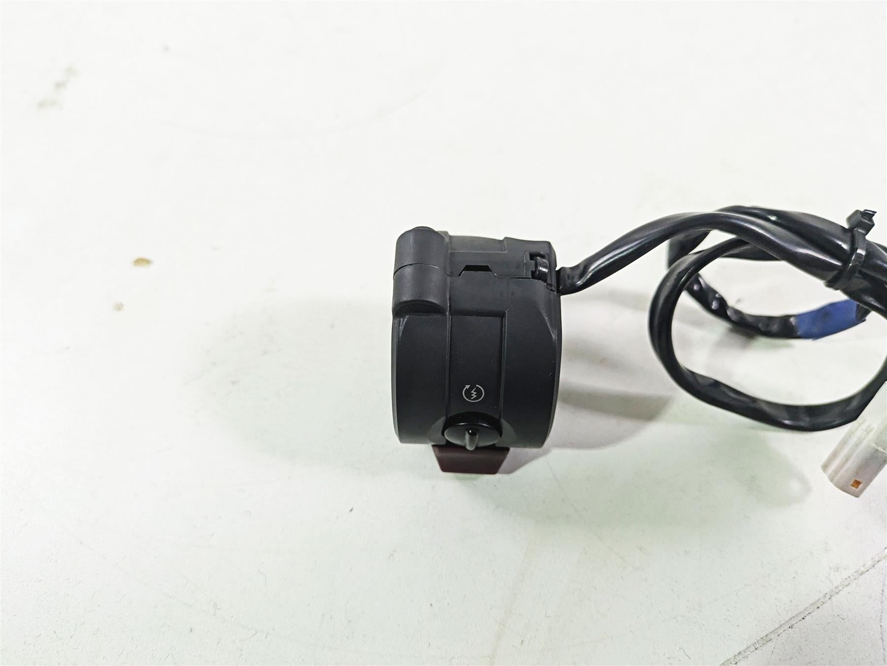 2015 Ducati Hypermotard 821 SP Right Hand Stat Stop Control Switch 65010121E {{ shop.shopifyCountryName }} - Mototech271